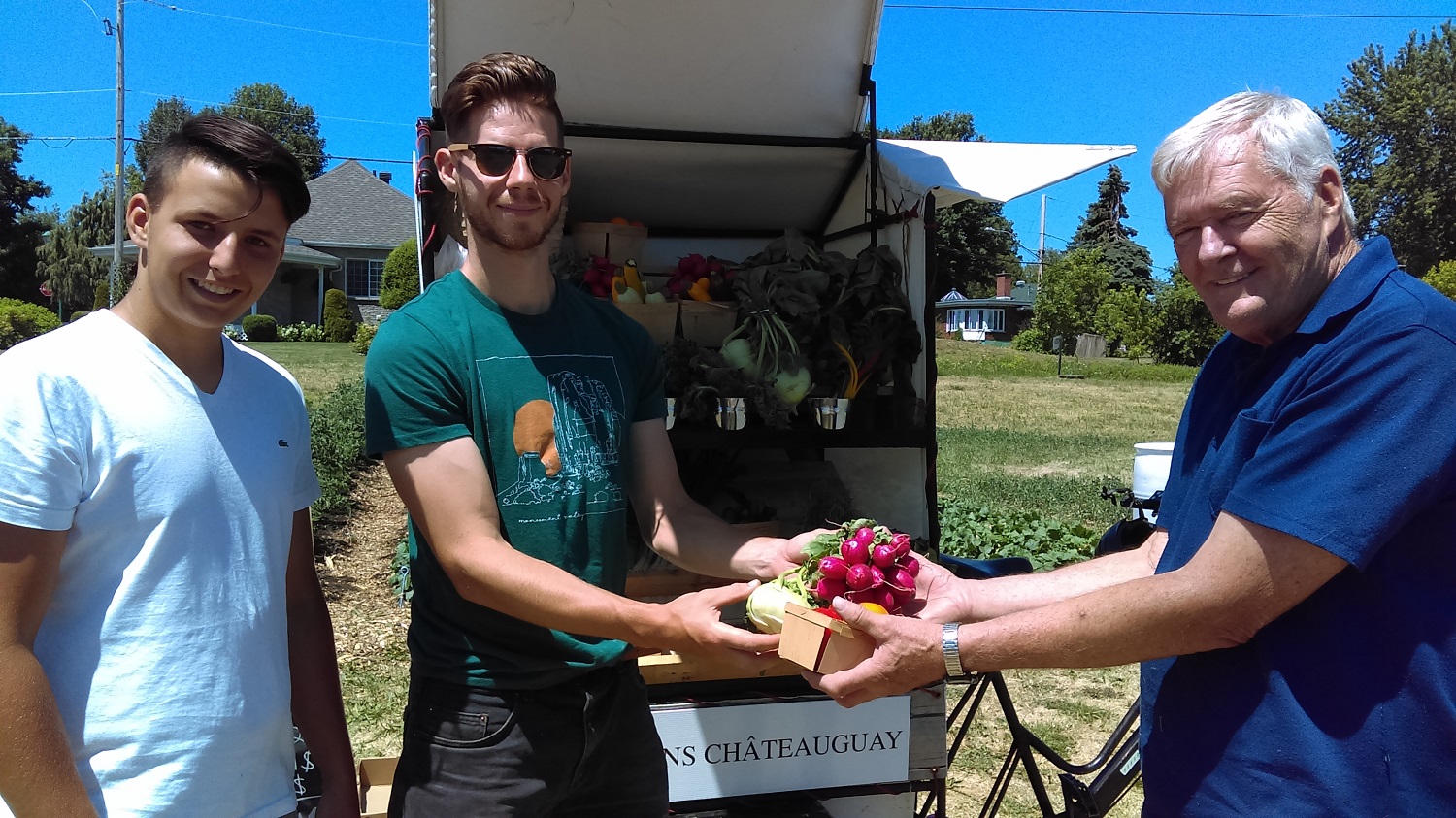 Image illustrant l'article: Fruits et légumes d'ici gratuits à un kiosque ambulant pour goûter et partager