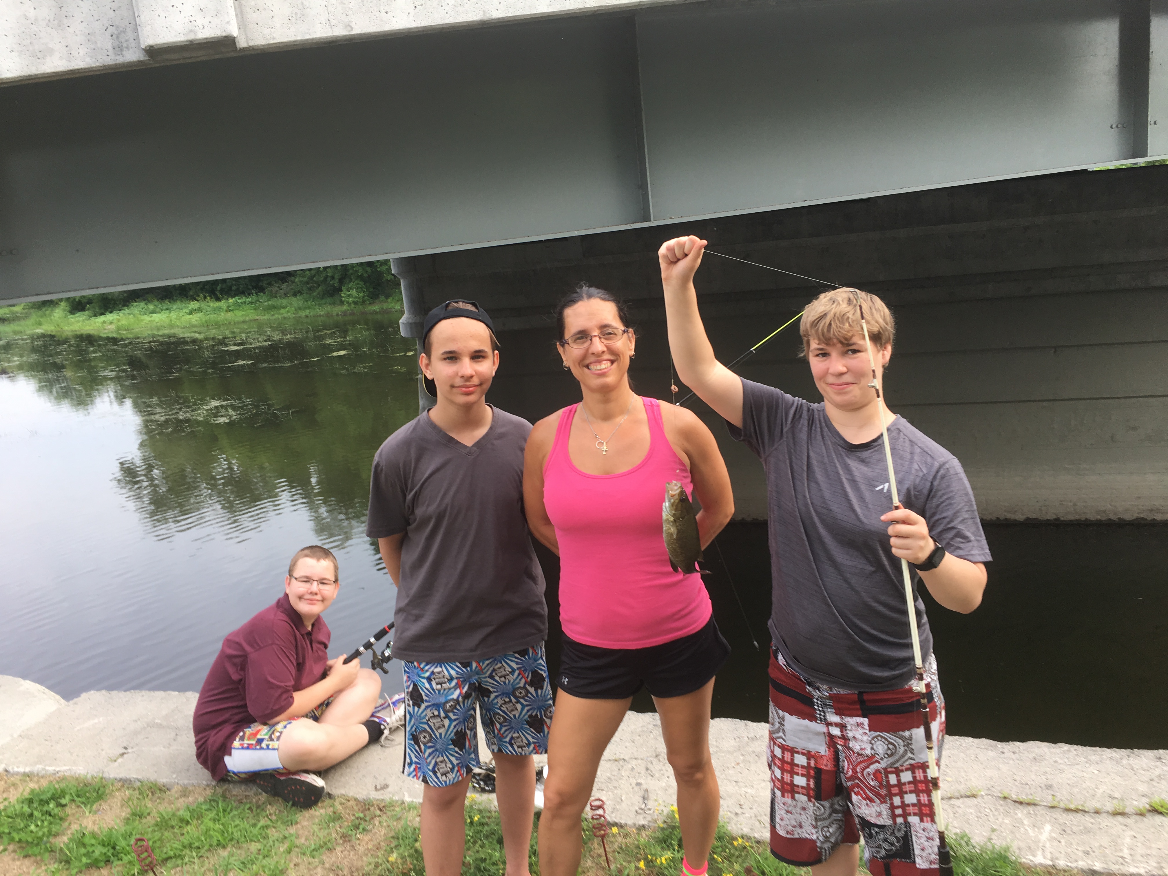 Image illustrant l'article: Bon moment au pied du pont