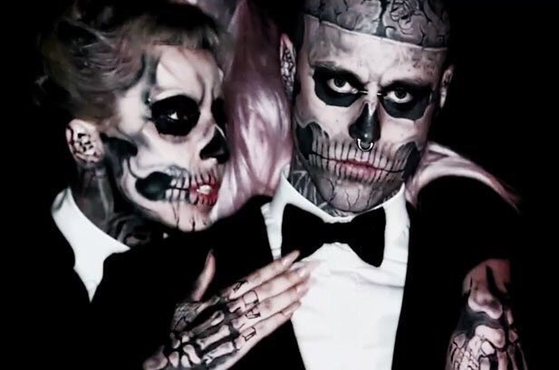 Image illustrant l'article: Lady Gaga s'excuse pour ses propos sur la mort de Zombie Boy