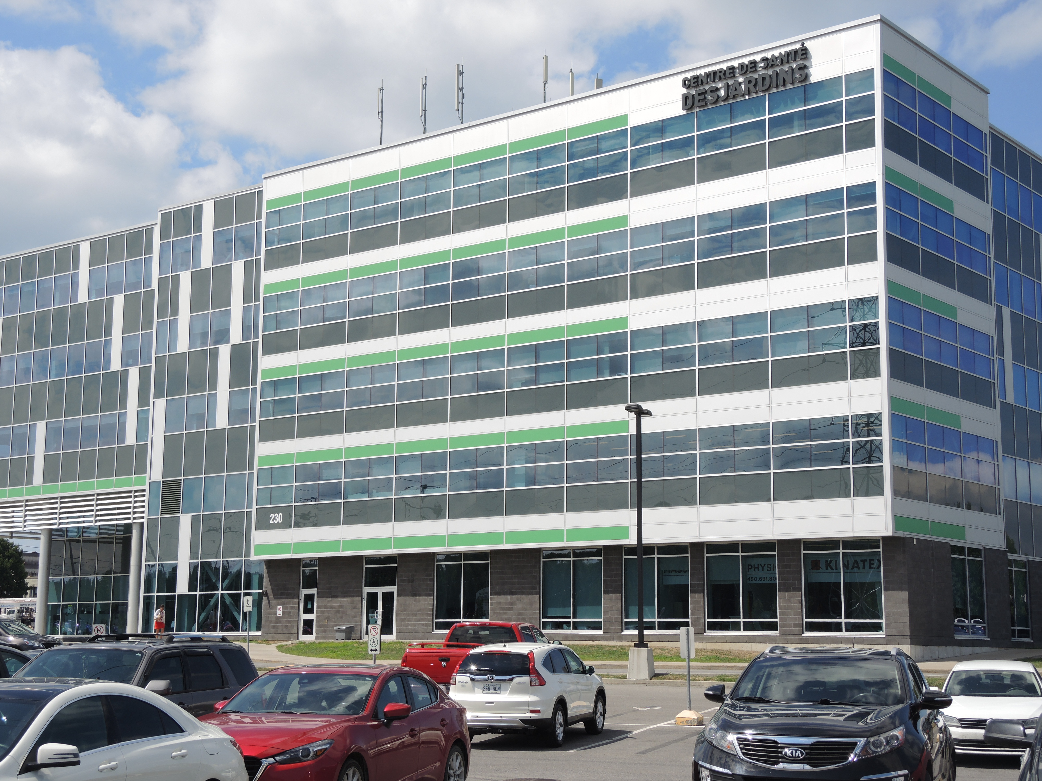 Image illustrant l'article: Le Centre de santé Desjardins est complet