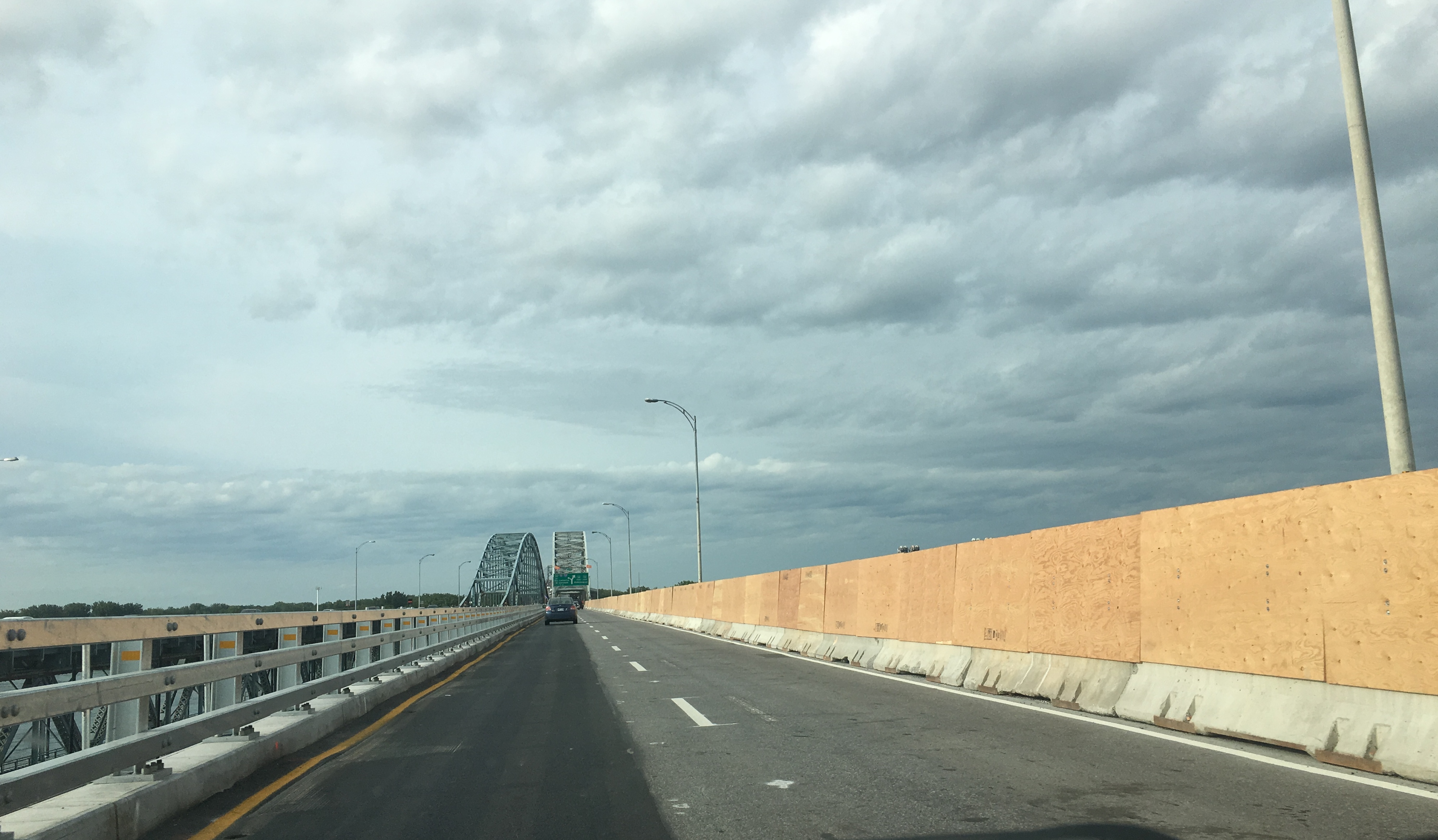 Image illustrant l'article: Du contreplaqué pour protéger les travailleurs au pont Mercier