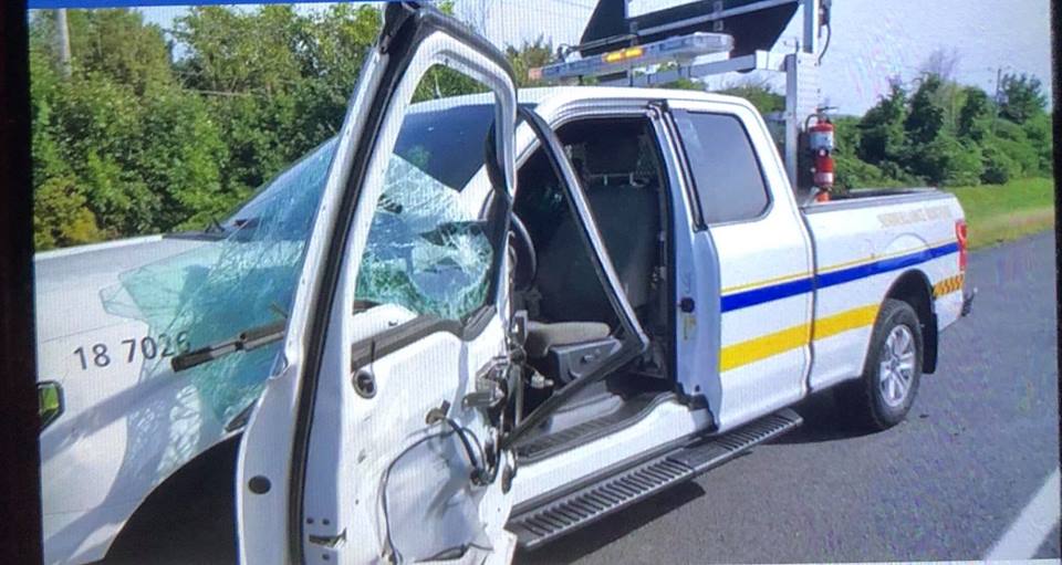 Image illustrant l'article: Camion du MTQ accroché sur l'autoroute