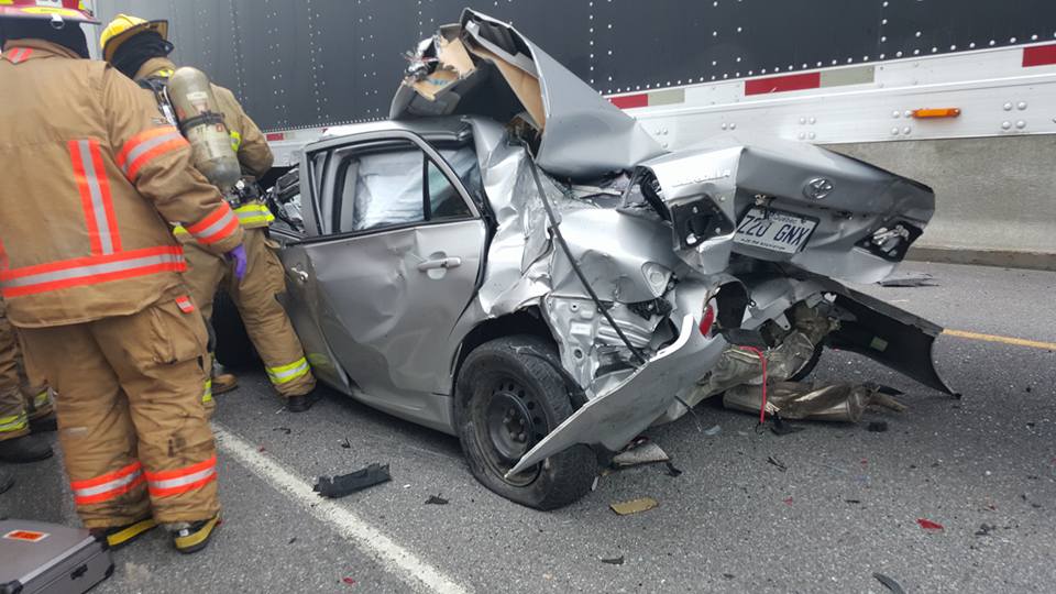 Image illustrant l'article: Le camionneur préparait-il son dîner en conduisant ?