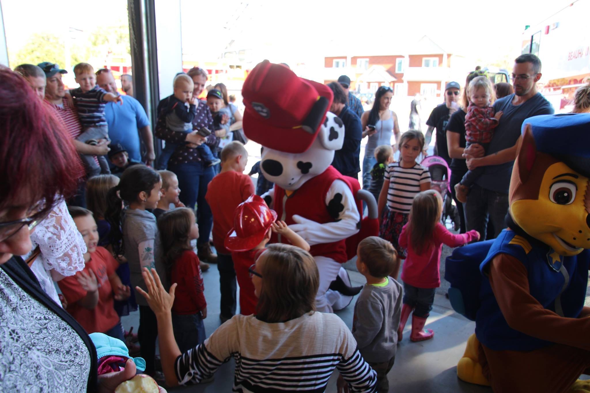 Image illustrant l'article: Les pompiers reçoivent les citoyens
