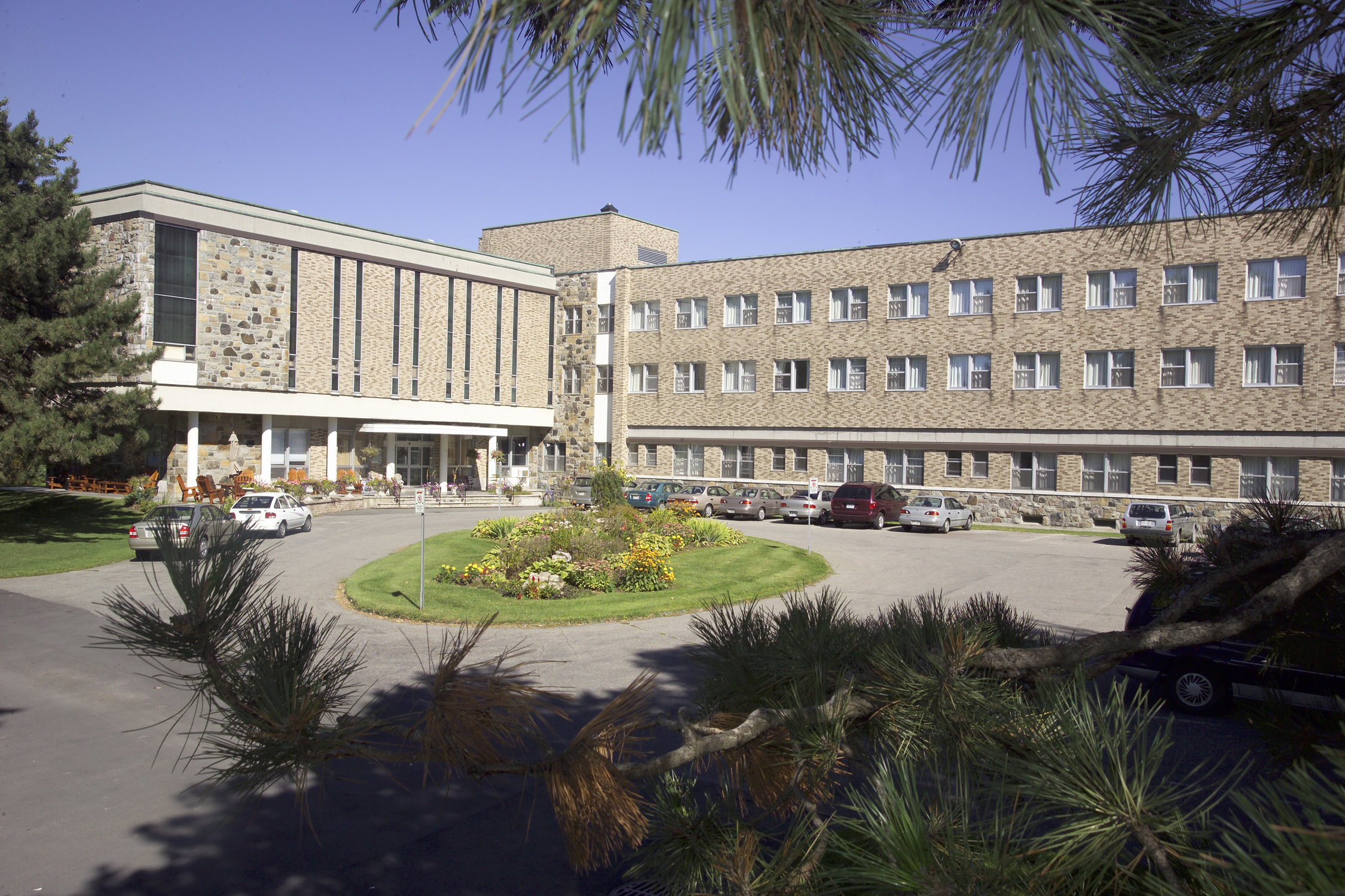 Manoir D’Youville :  une autre partie du toit à refaire