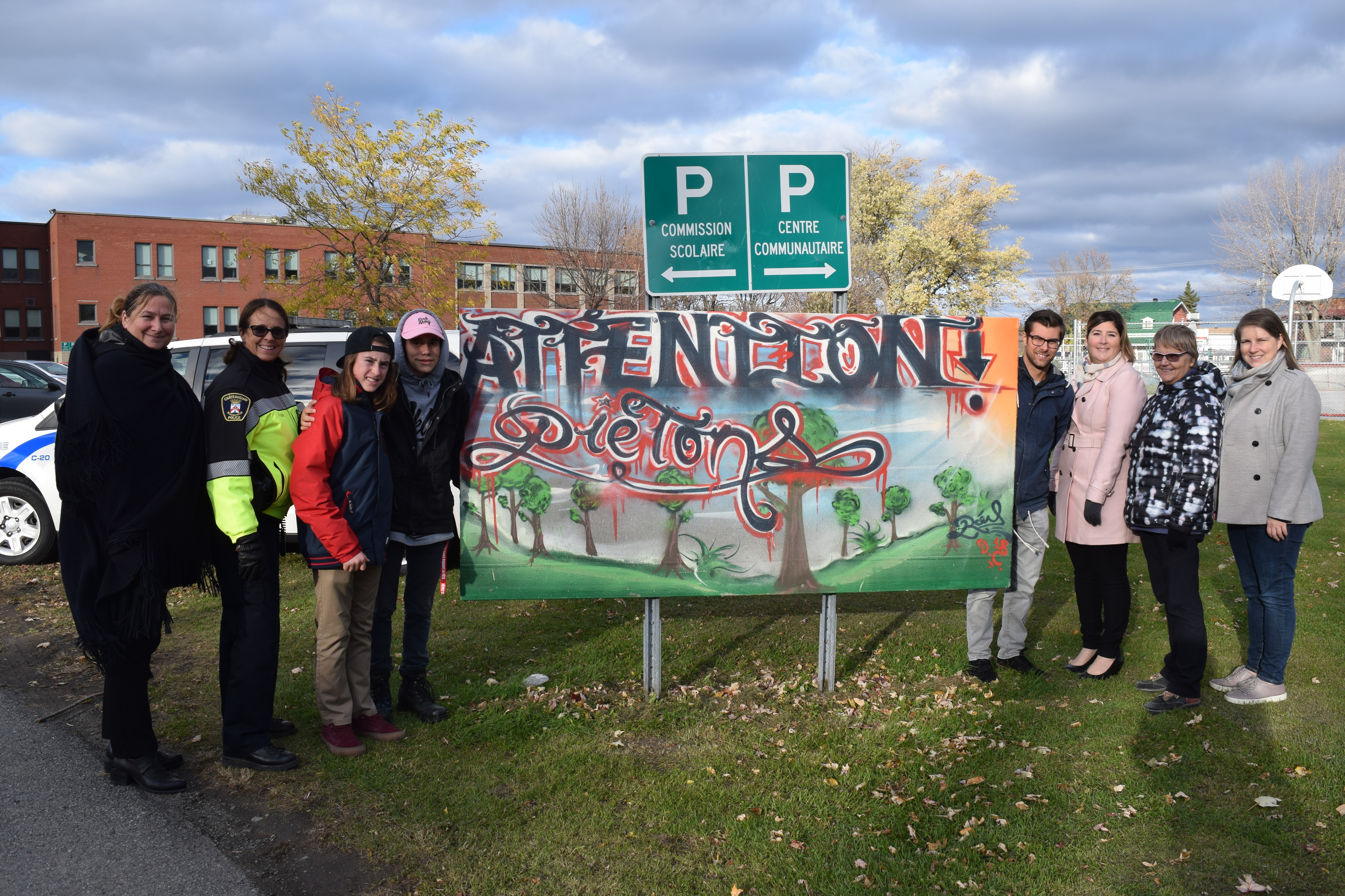 «Attention piétons !» à une entrée achalandée à Beauharnois