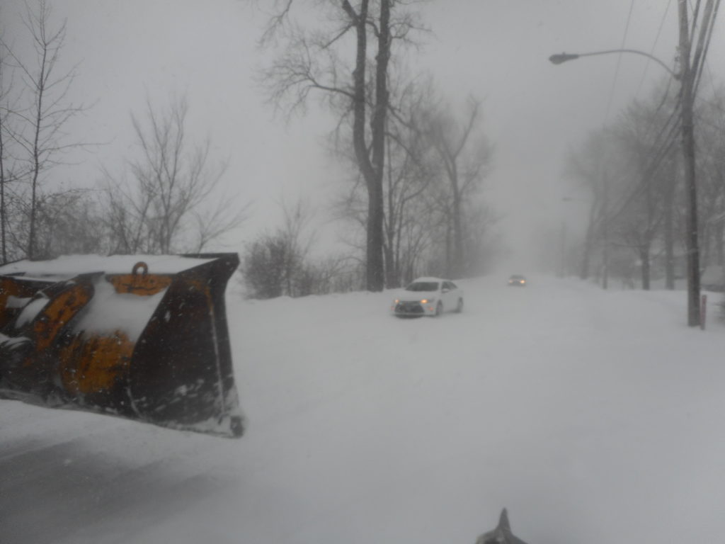 Beauharnois : pourquoi les prix des déneigeurs privés ont explosé