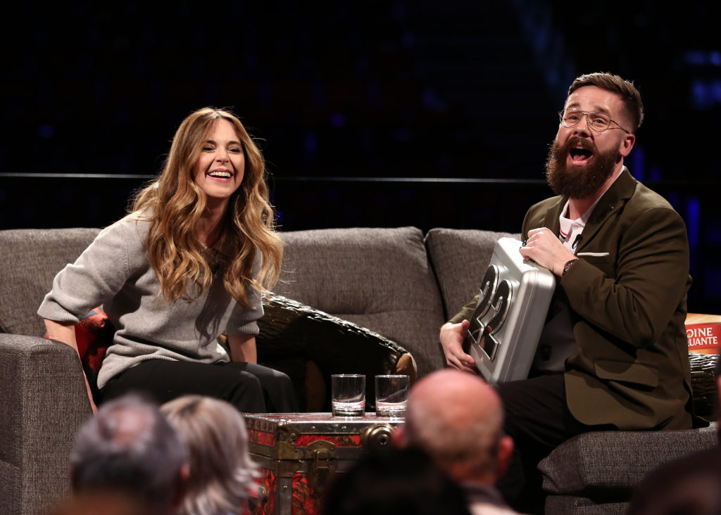 Julie Snyder tient sa promesse d&rsquo;accorder une entrevue à un gagnant du Banquier