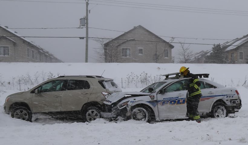 Deux voitures de police impliquées dans un accident