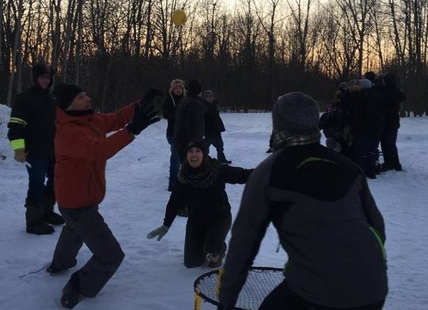 Les Grenadiers ont joué dehors pour la Fondation Anna-Laberge