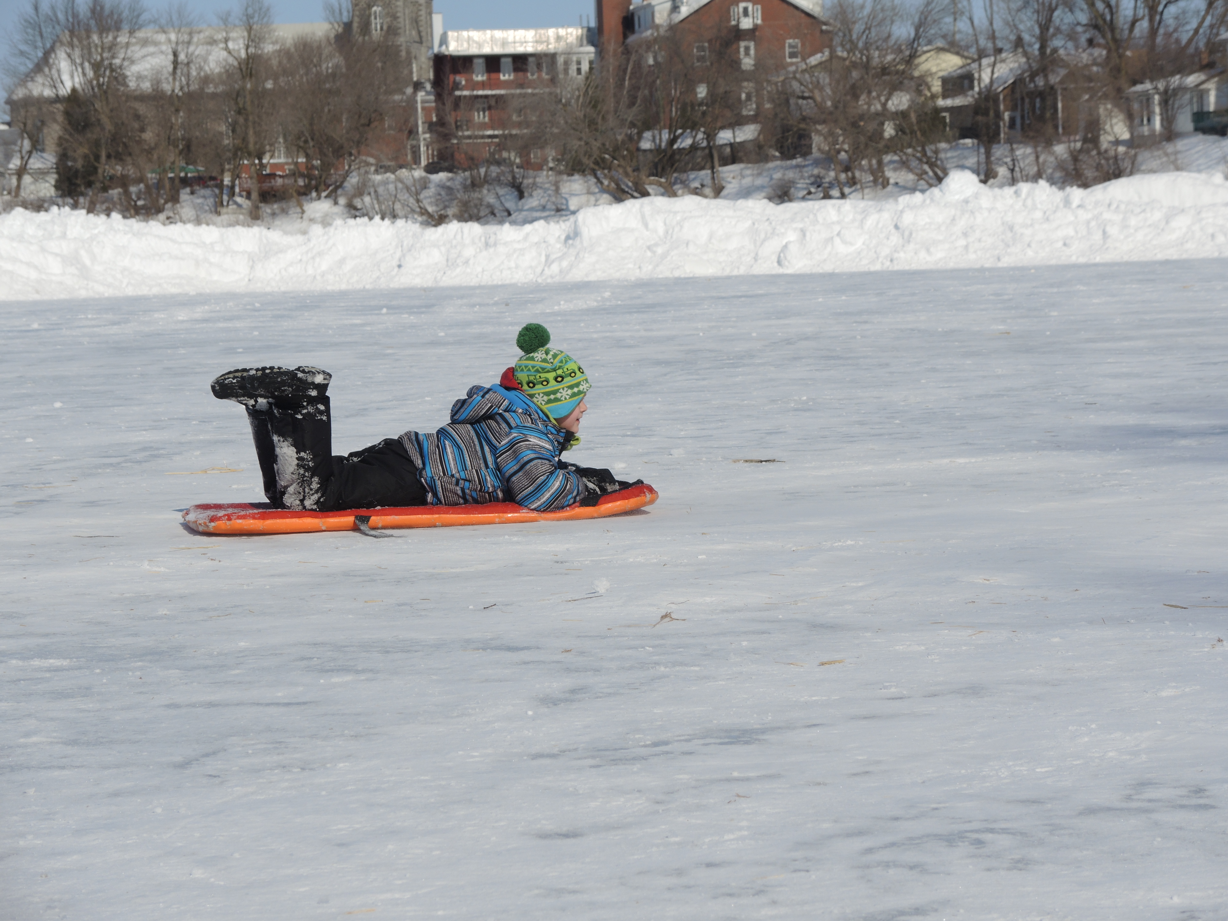 La patinoire sur la rivière était animée à Sainte-Martine