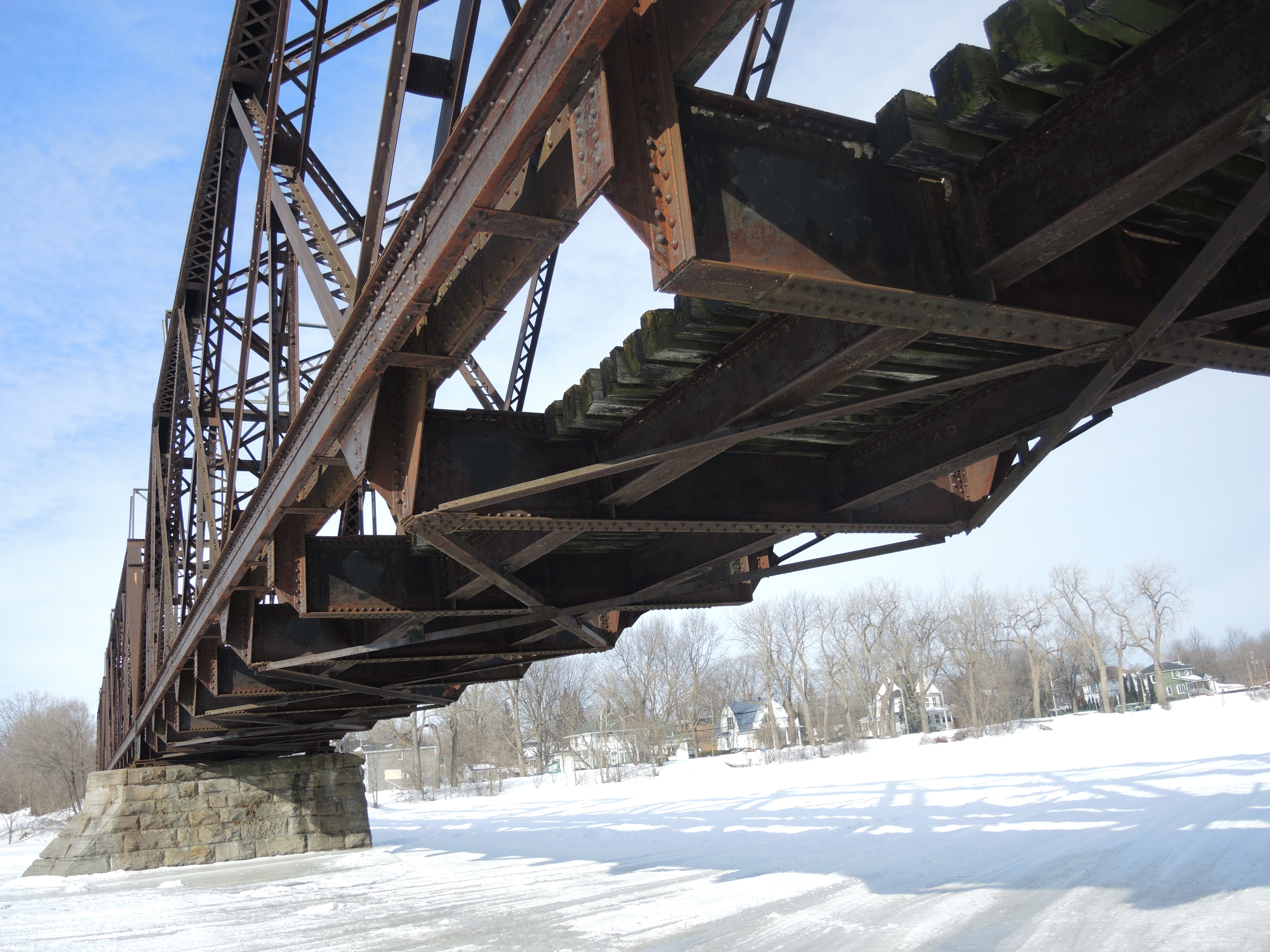 Le pont qui bloque l’aéroglisseur dans la mire du maire Routhier