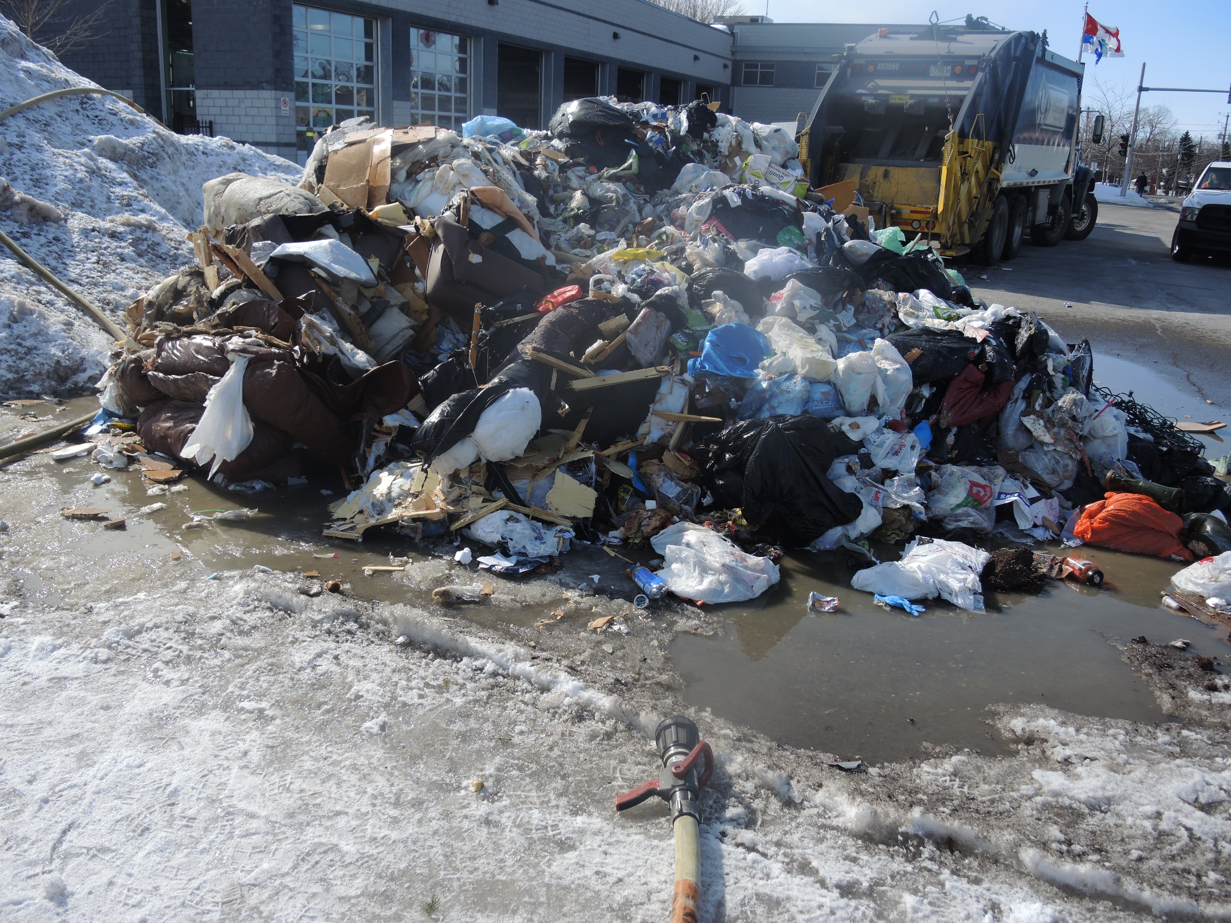 Le feu prend dans un camion de vidanges