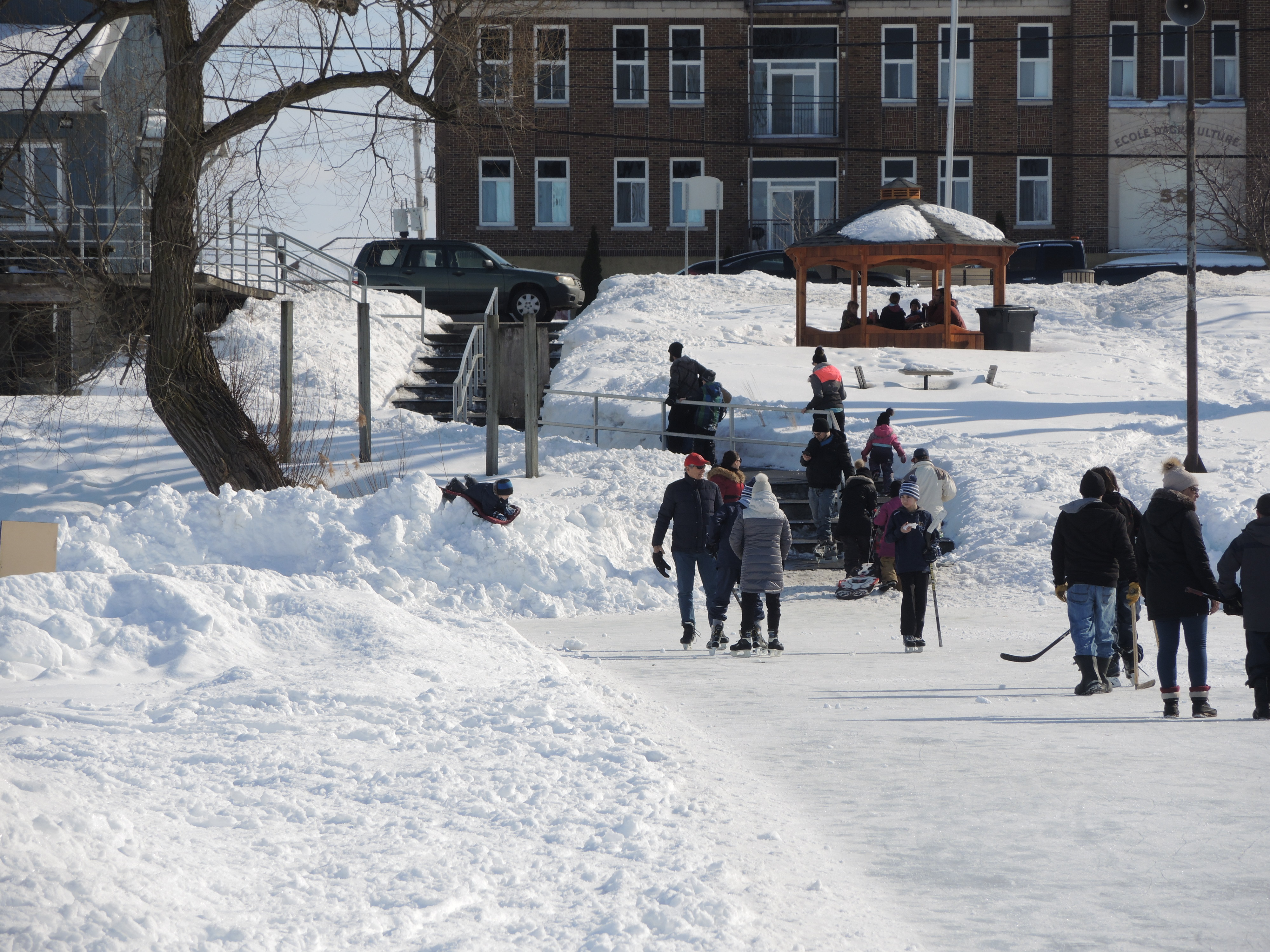Image illustrant l'article: Patinoire de la rivière fermée à Sainte-Martine
