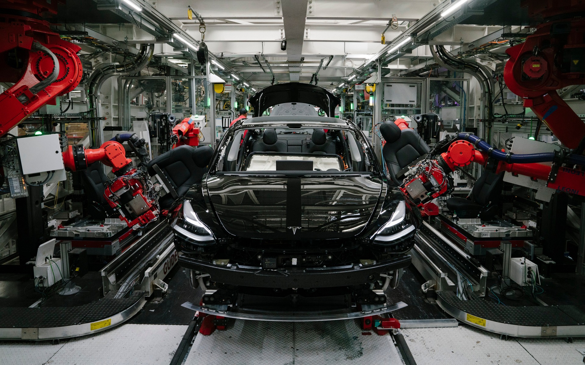 Image illustrant l'article: Tesla mise à nouveau sur ses employés pour l’aider à livrer des voitures