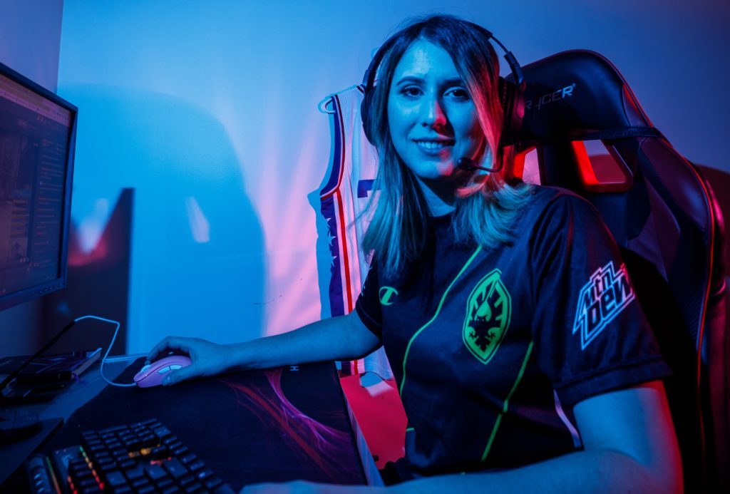 Image illustrant l'article: Catherine «cath» Leroux, «gameuse» professionnelle