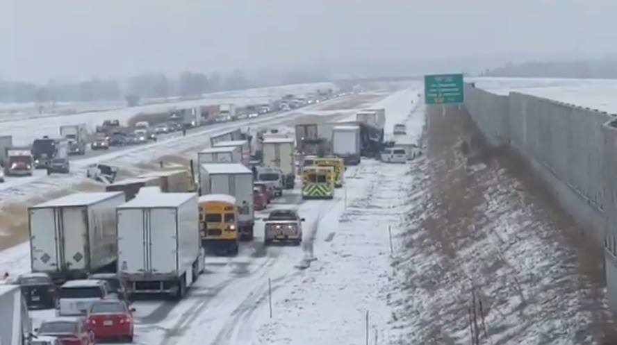Image illustrant l'article: Carambolage impliquant des poids lourds sur l’A30 à Saint-Constant