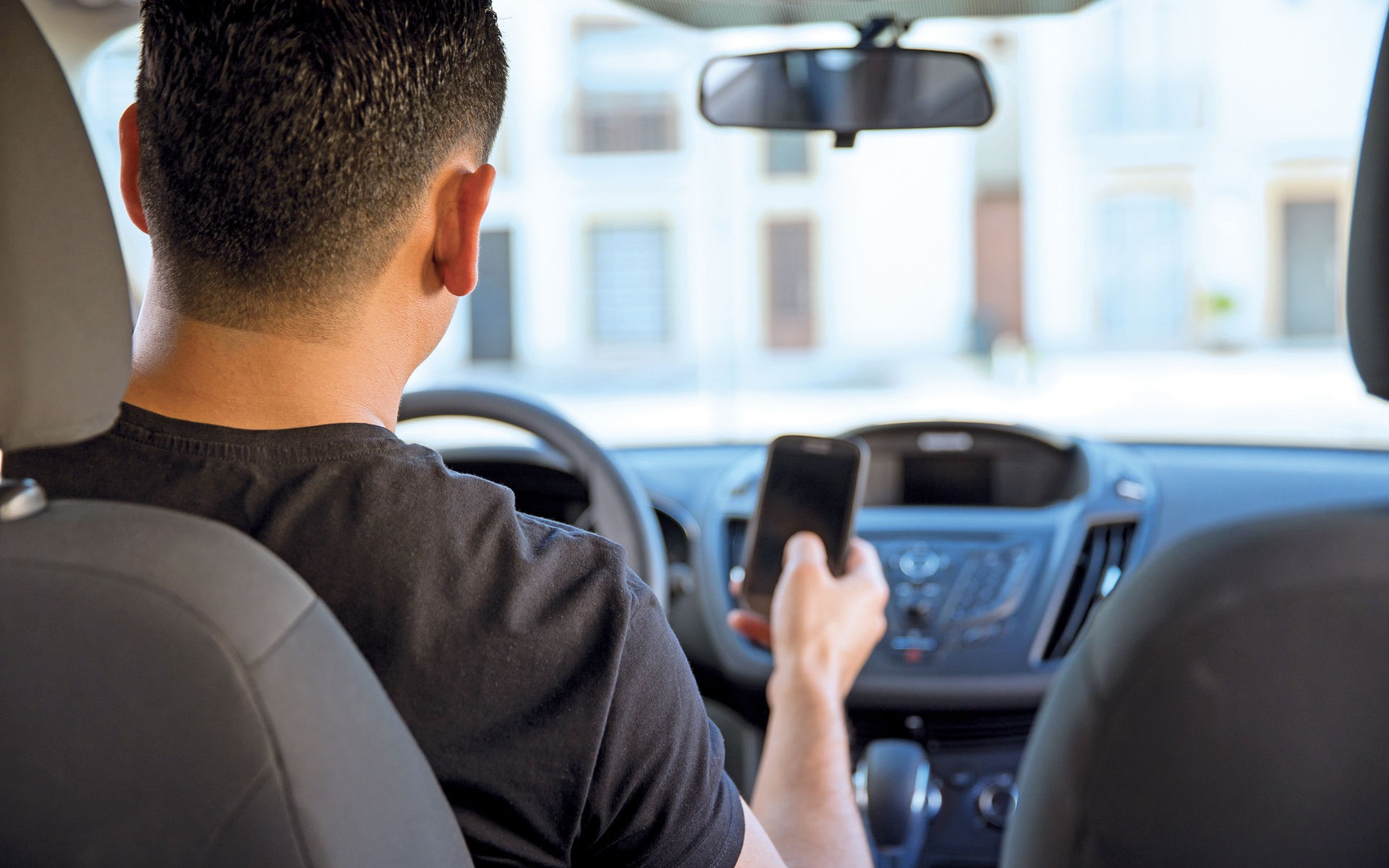 Image illustrant l'article: Arrêté pour cellulaire au volant malgré sa batterie à plat
