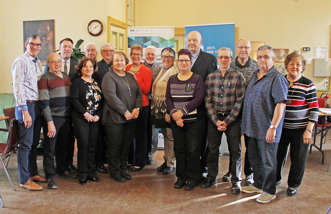 La ministre du Revenu salue des bénévoles de l&rsquo;impôt