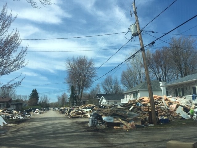 Des pompiers de Châteauguay de garde à Oka