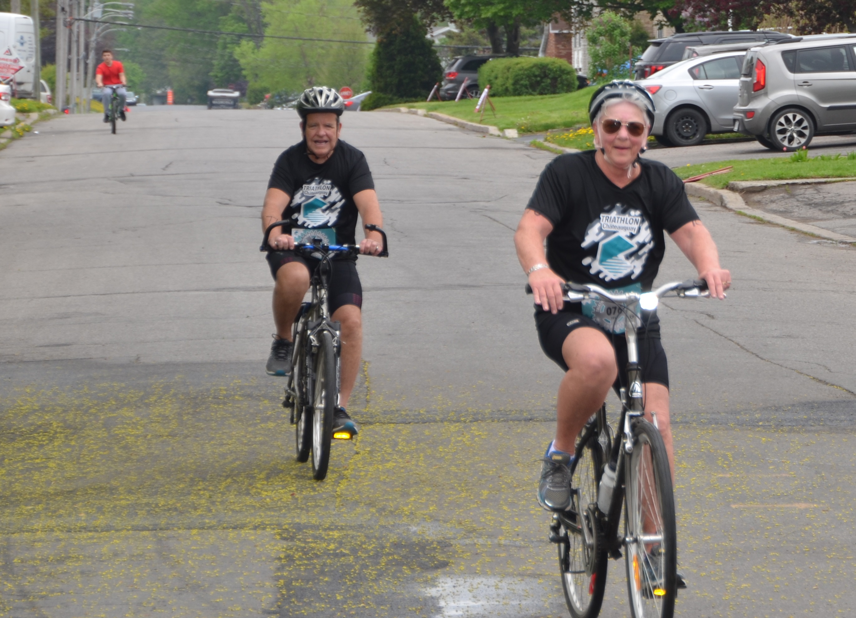 Image illustrant l'article: Des grands-parents relèvent le défi d'un premier triathlon