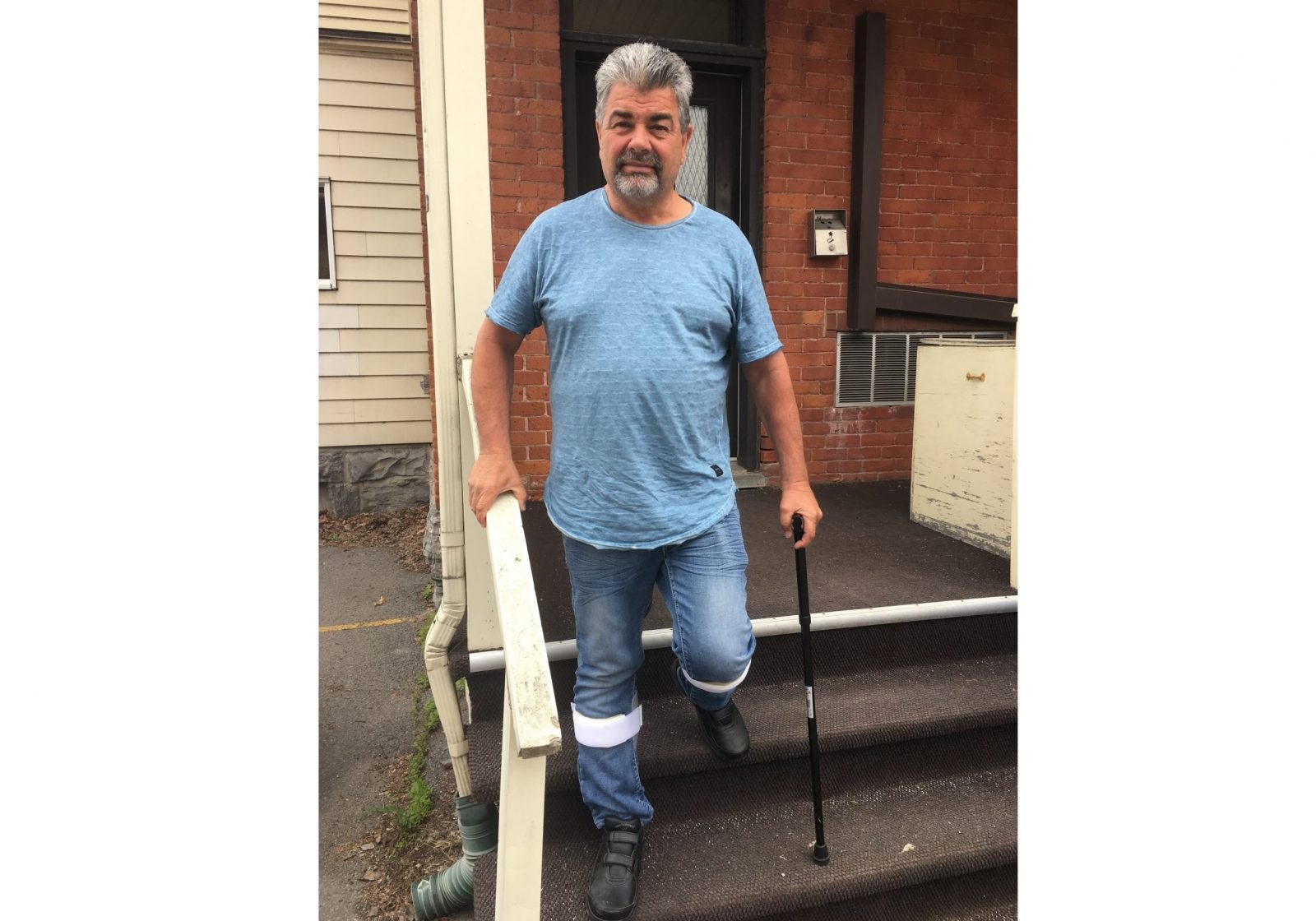 Il se bat contre une maladie mortelle et pour obtenir un médicament coûteux