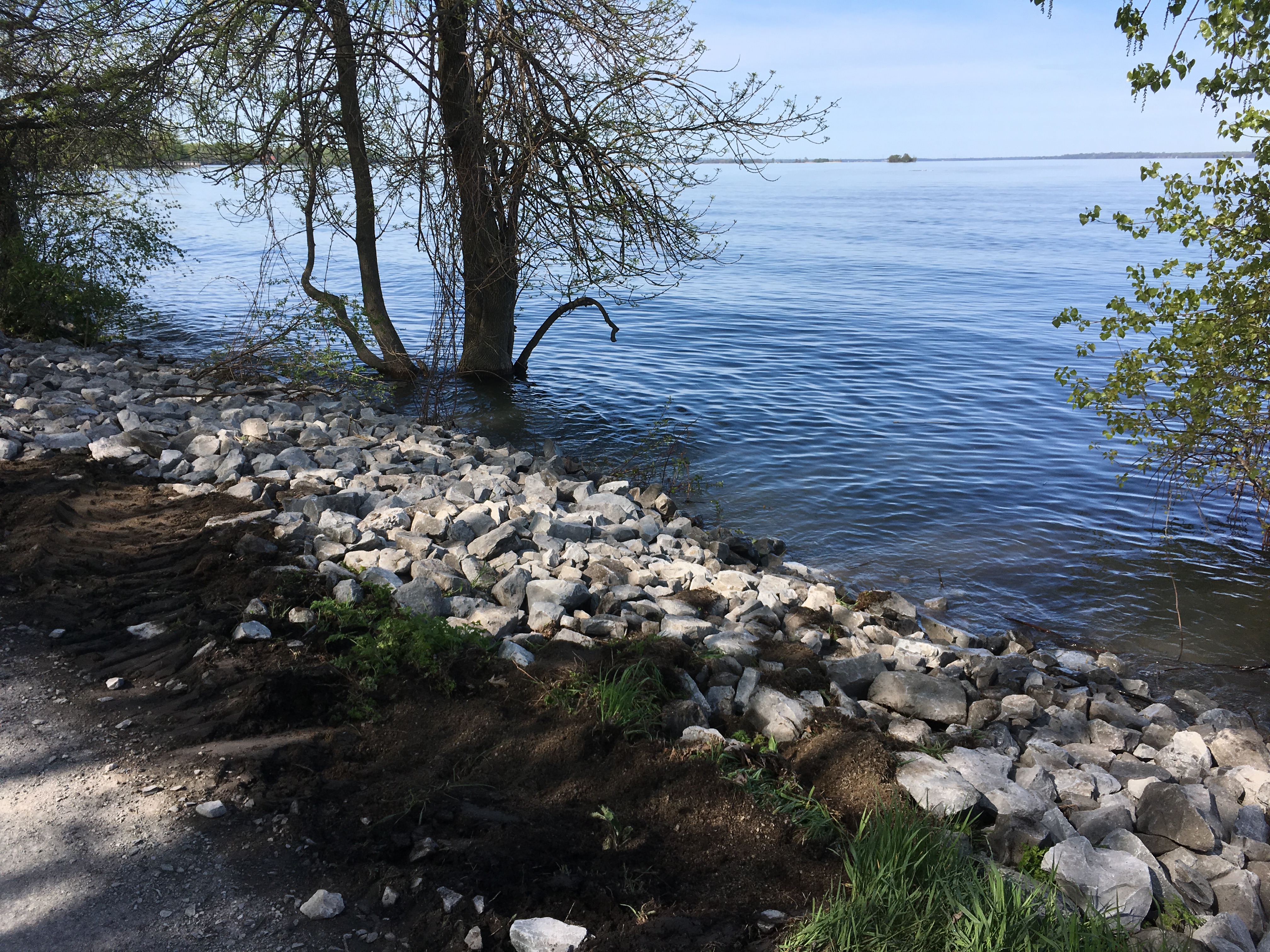 Bord du lac consolidé d’urgence à Châteauguay