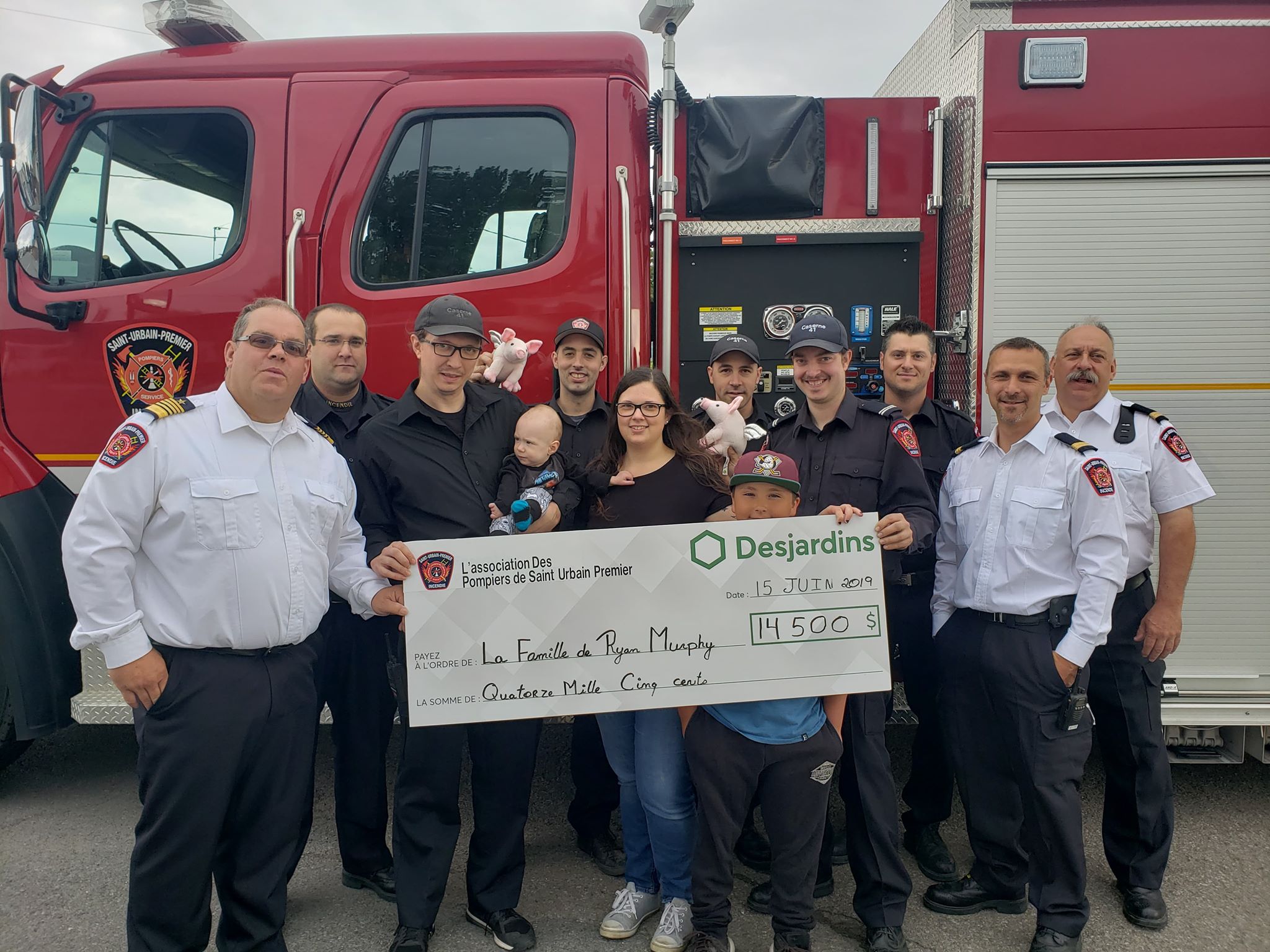 Image illustrant l'article: Des pompiers amassent plus de 14 500$ pour une famille
