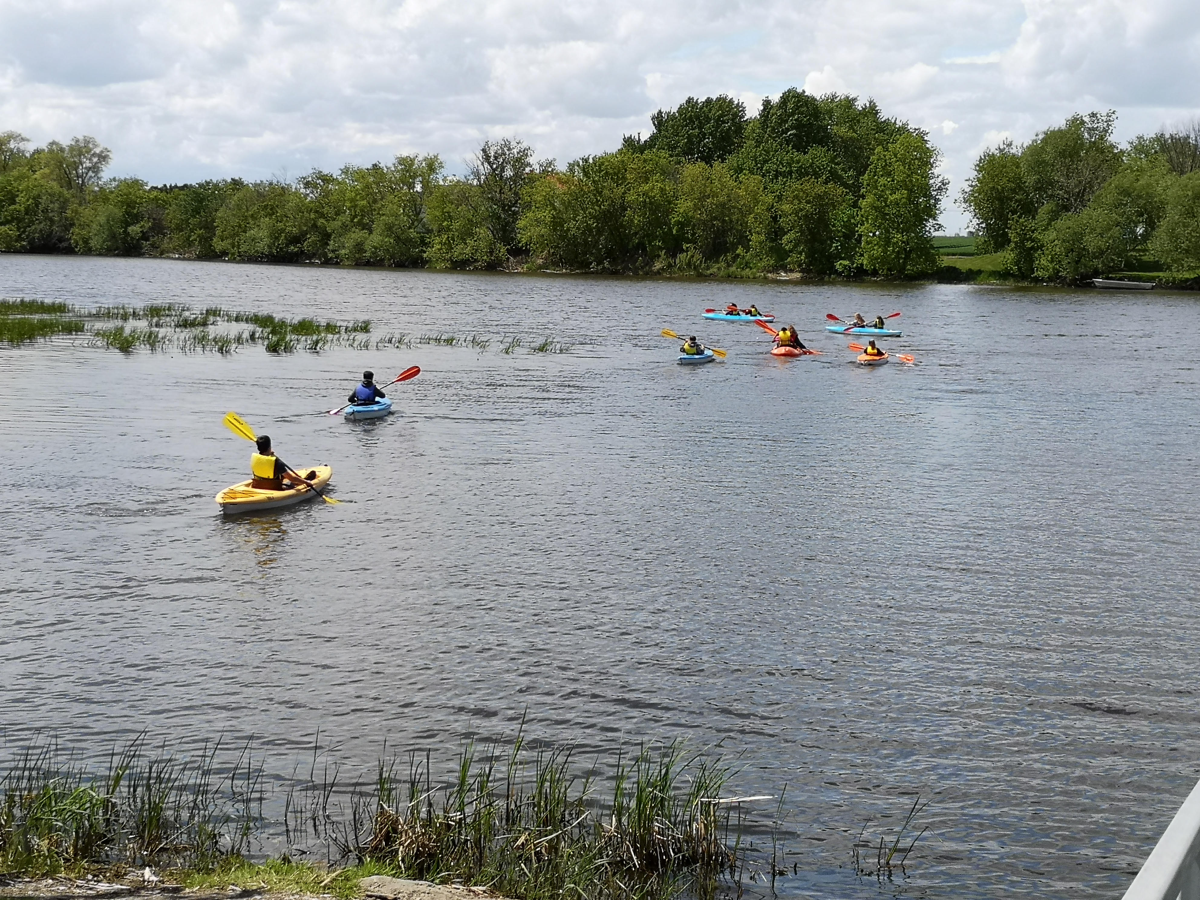 Image illustrant l'article: Des élèves voguent vers la fin des classes