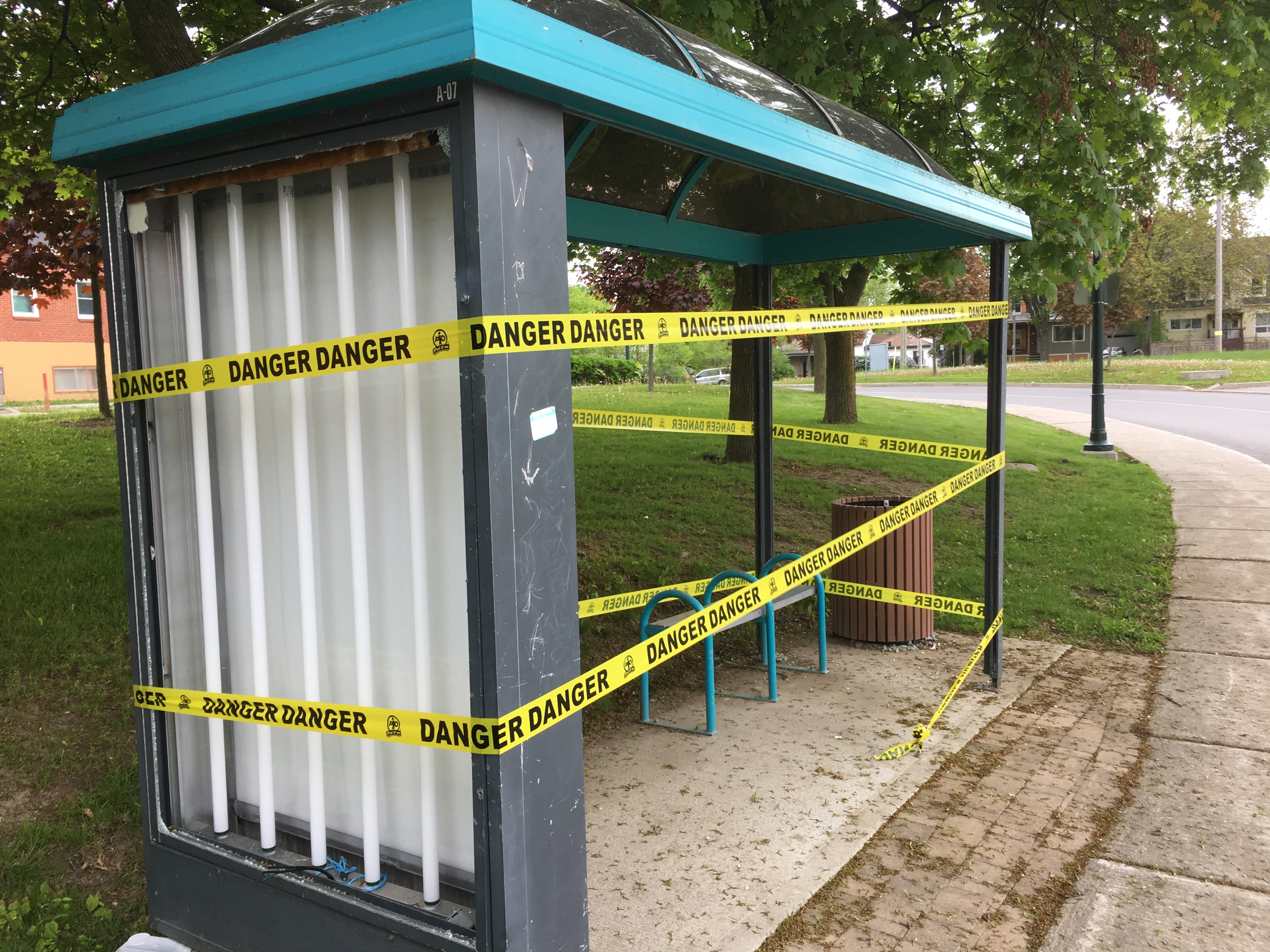 Les abribus vandalisés à Châteauguay seront réparés en août