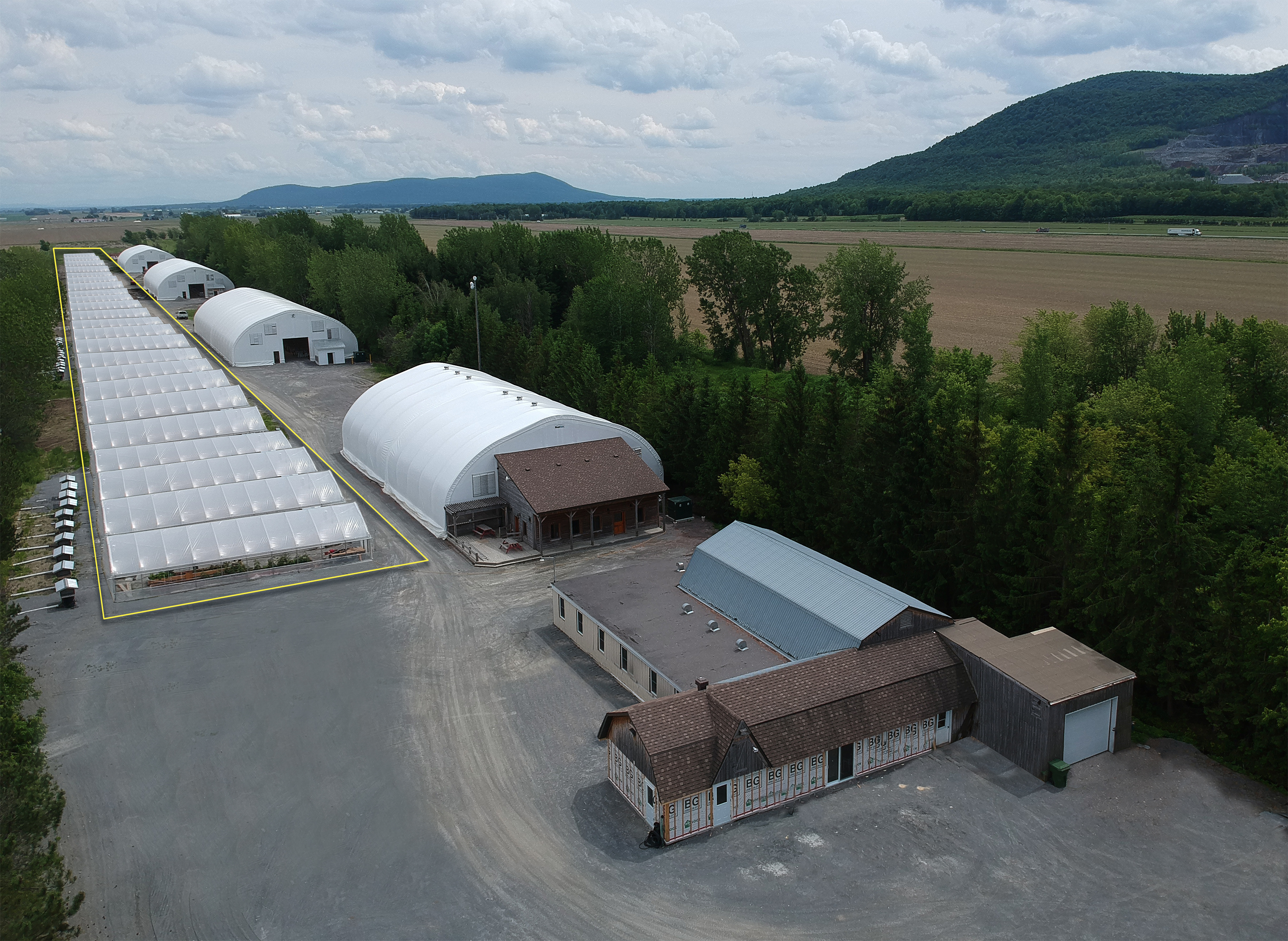 Projet de serres chauffées par des serveurs informatiques à Beauharnois