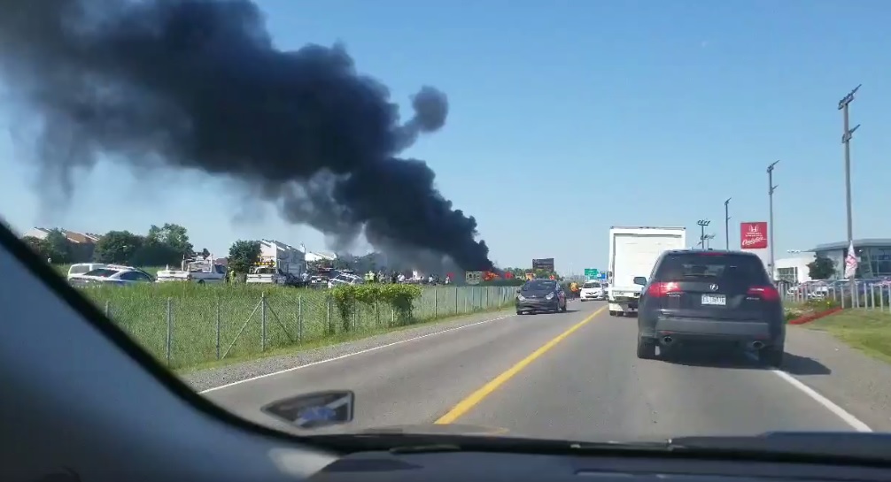 Deux autobus scolaires en feu à Saint-Eustache: les enfants sont d’un camp de jour de Brossard