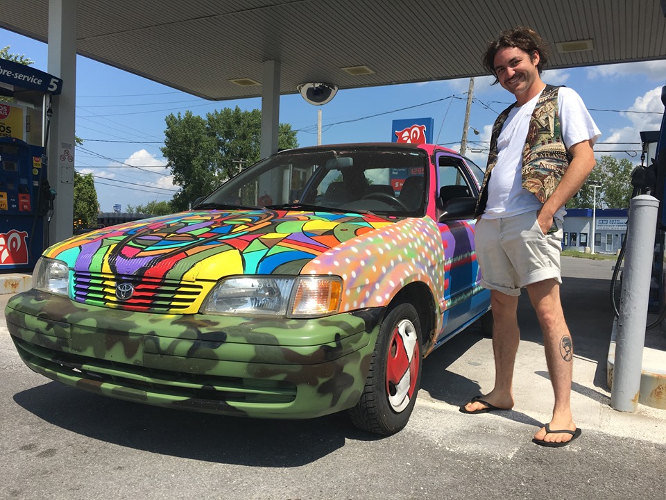 Il transforme sa voiture en œuvre d’art