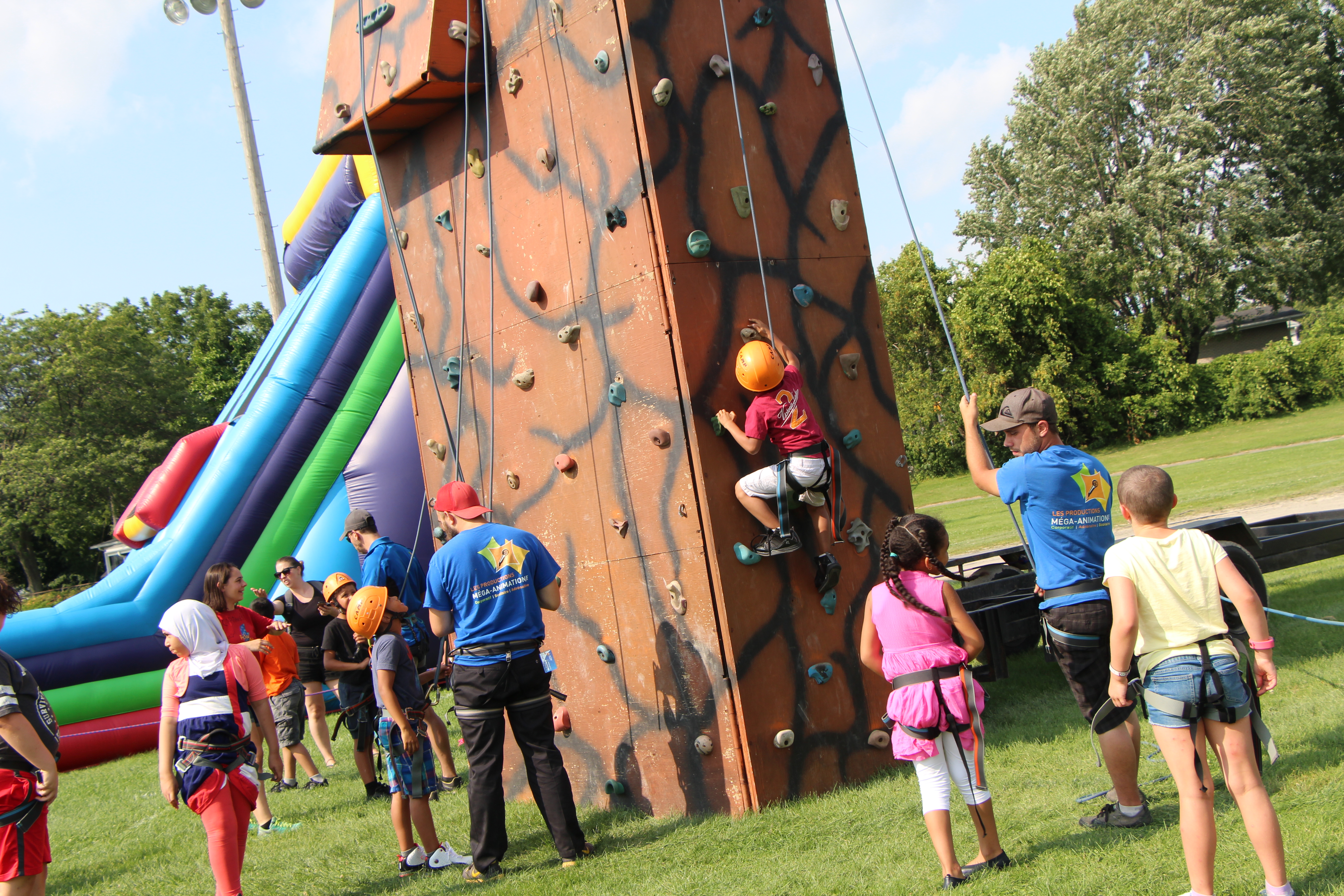 Bleu jeans bleu et Les p’tites tounes fêtent à Châteauguay ce dimanche
