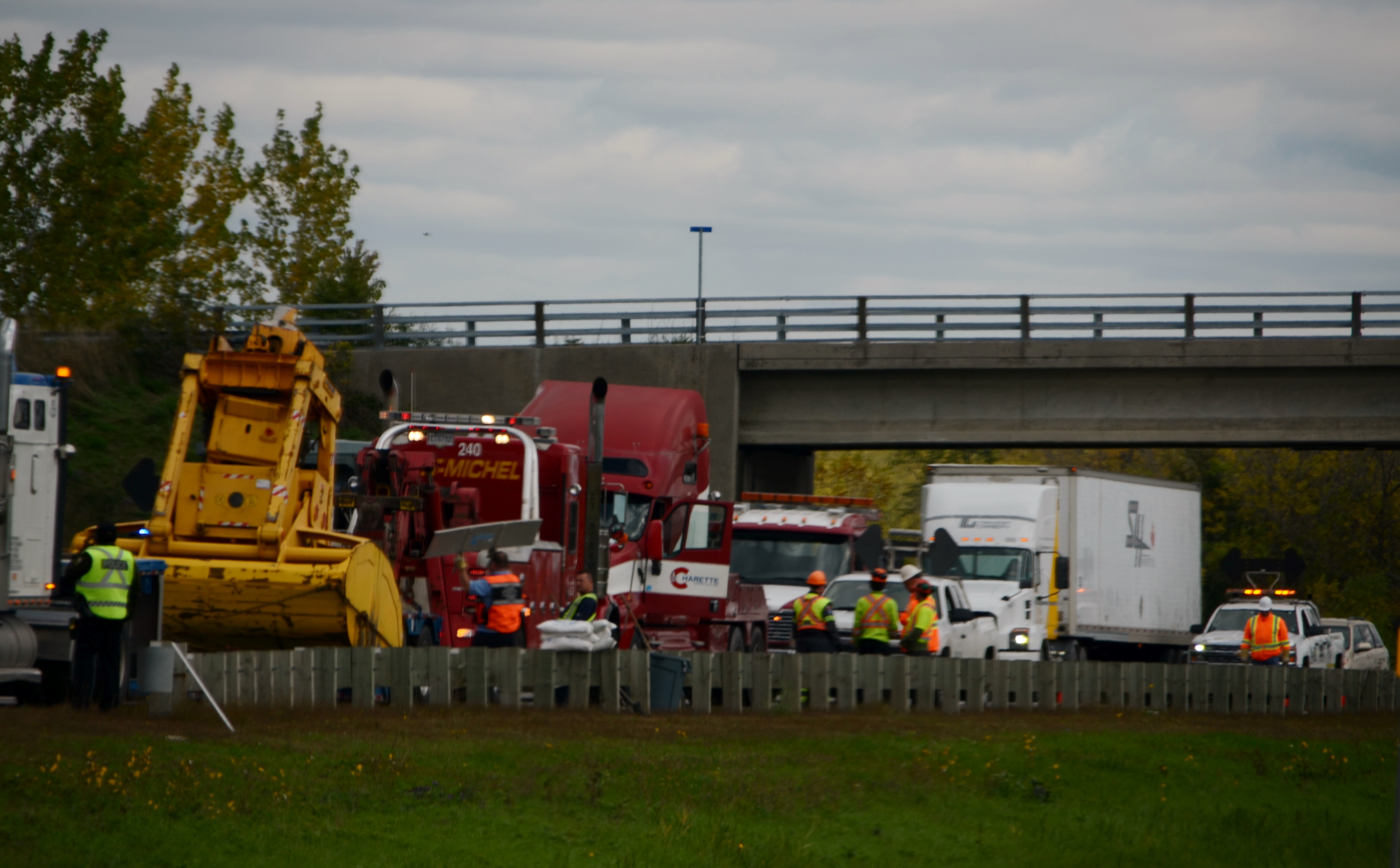 Un camion-remorque perd son chargement sur l’autoroute 30