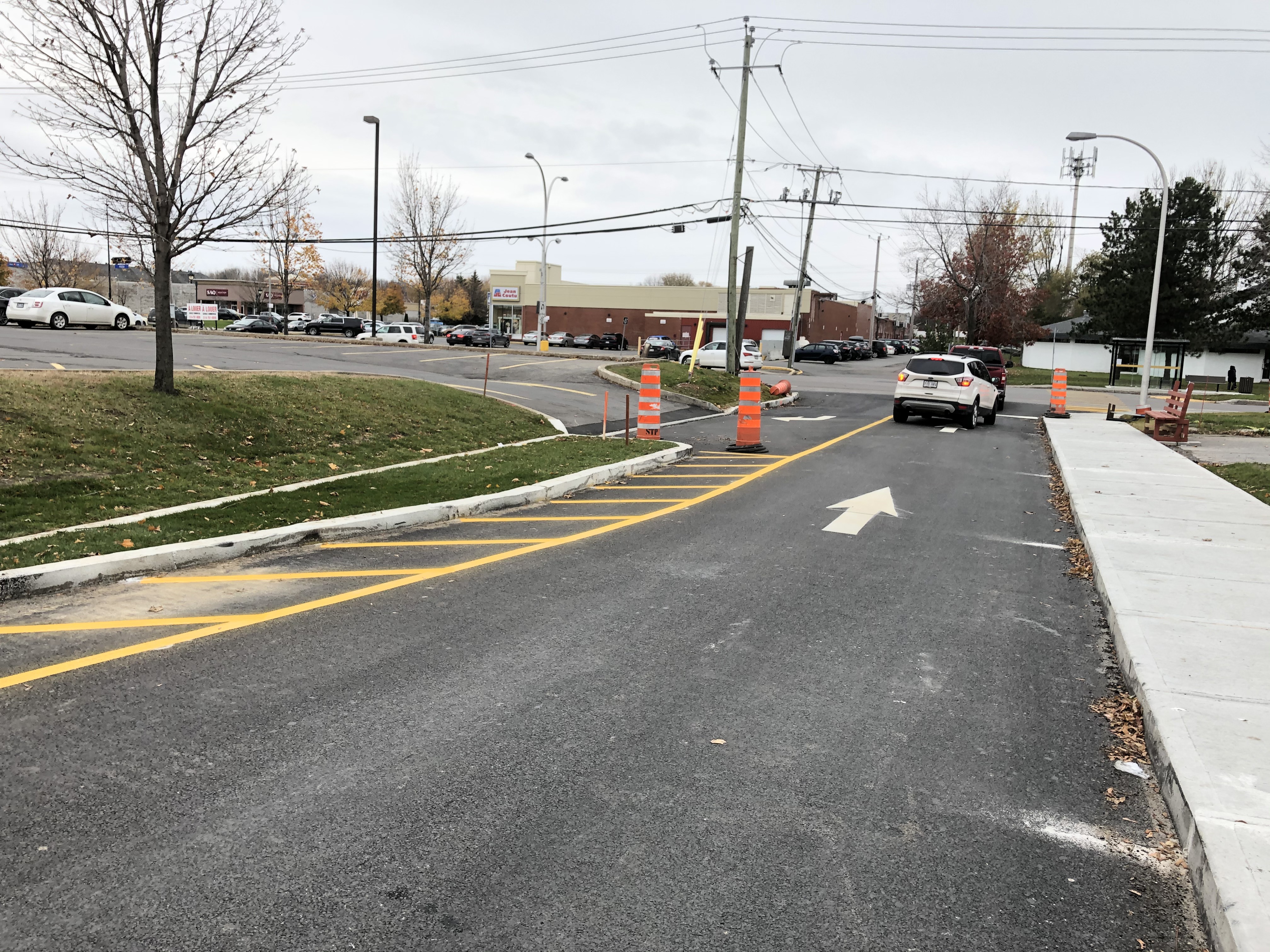 De Gaspé St. West: The City Asks Drivers to Comply with Signage