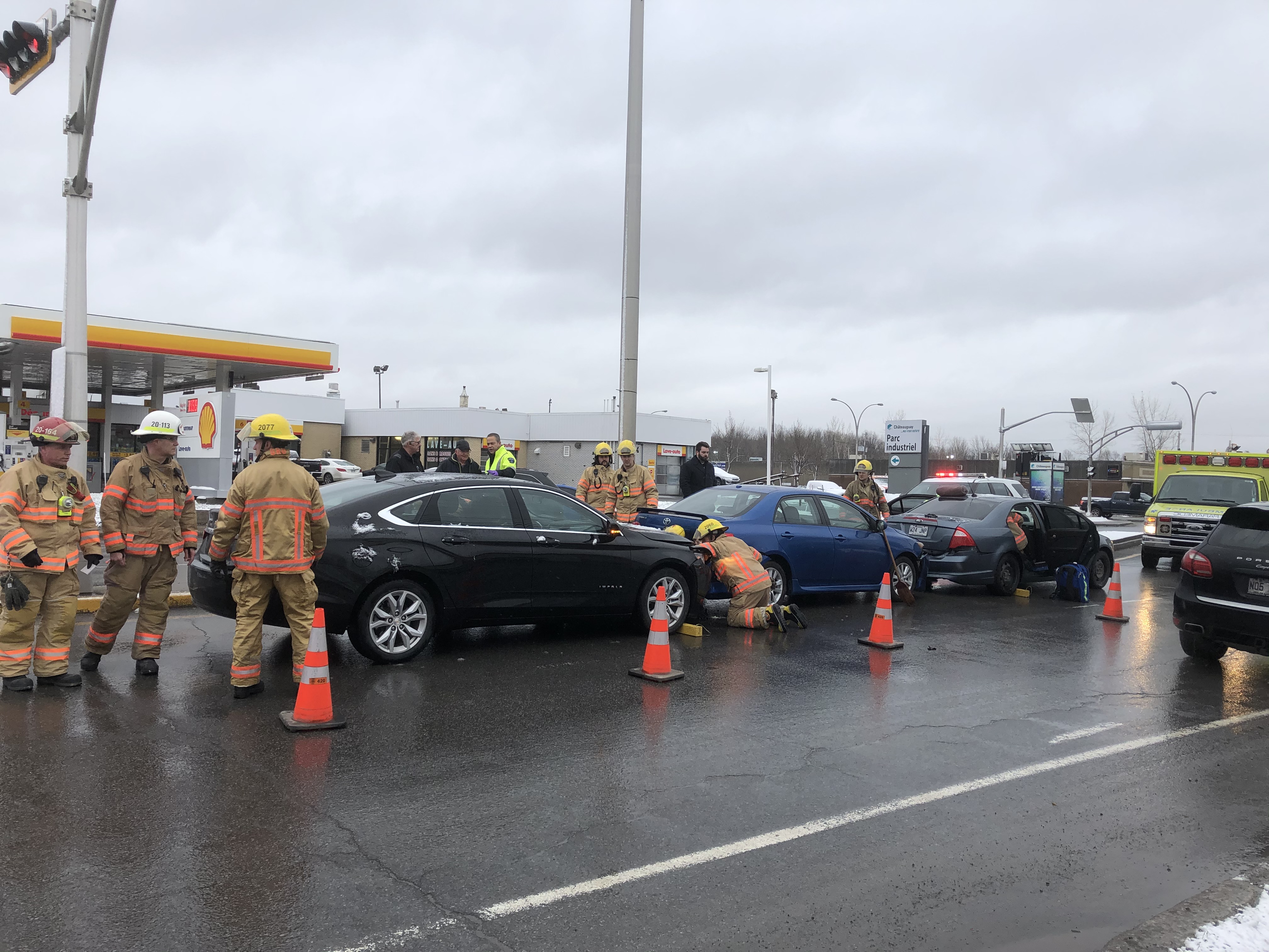 Collision entre trois véhicules sur le boulevard Saint-Jean-Baptiste