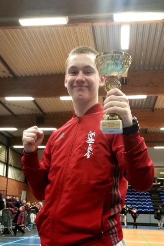 Un karatéka châteauguois remporte une 2e place à l’étranger