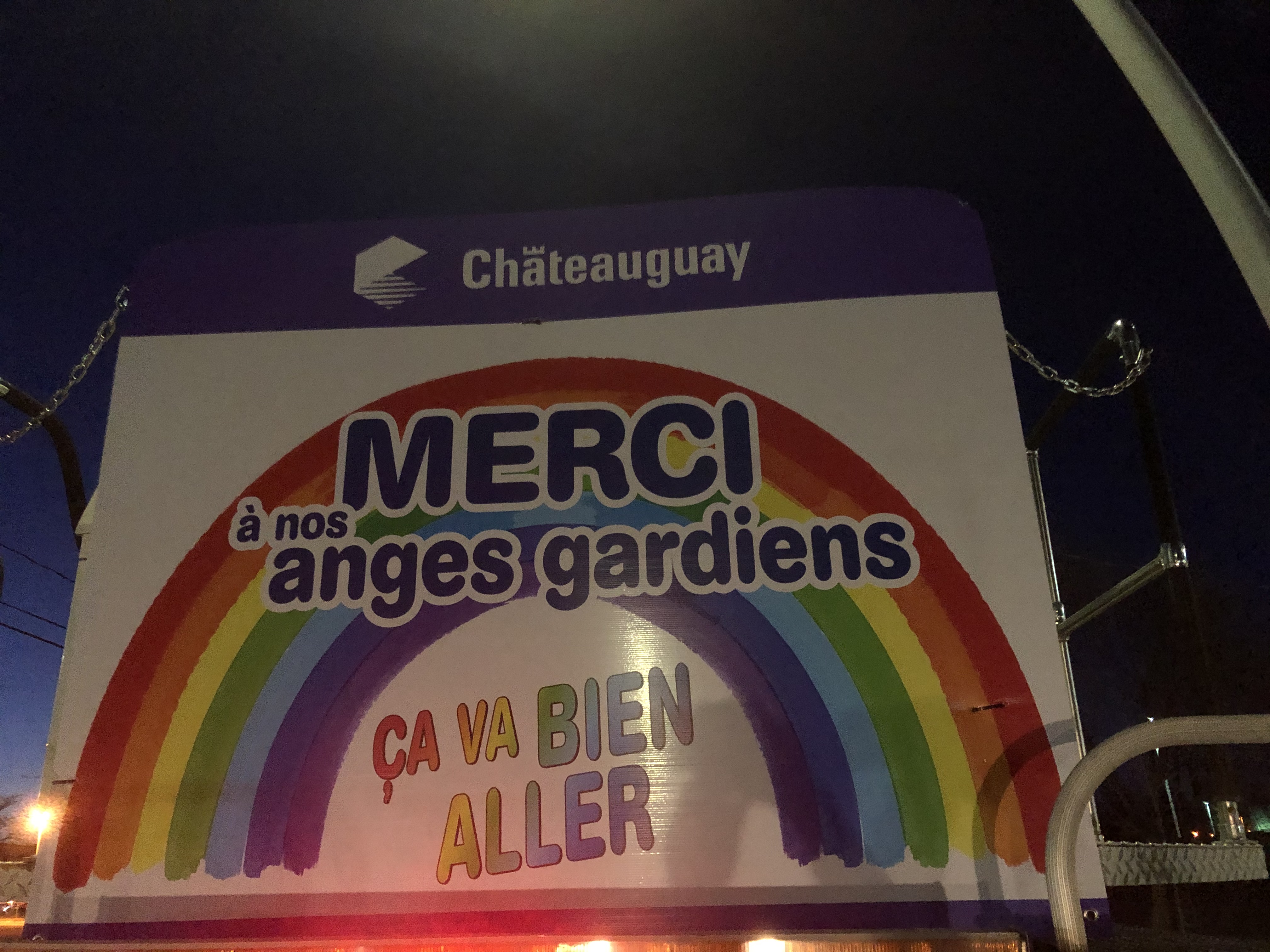 Image illustrant l'article: Vibrant homage to hospital personnel