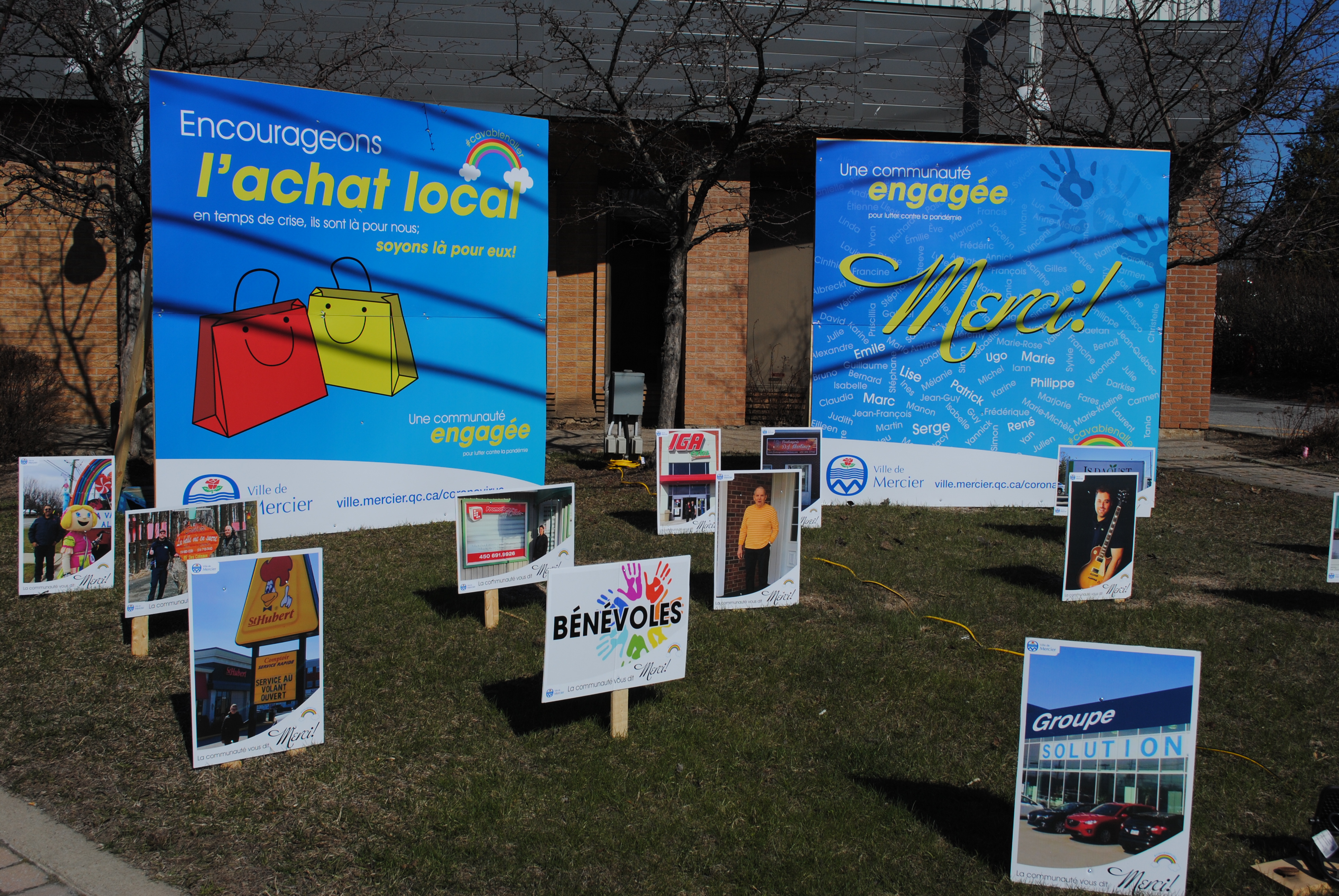 Mercier installe des pancartes pour exposer la générosité de ses citoyens