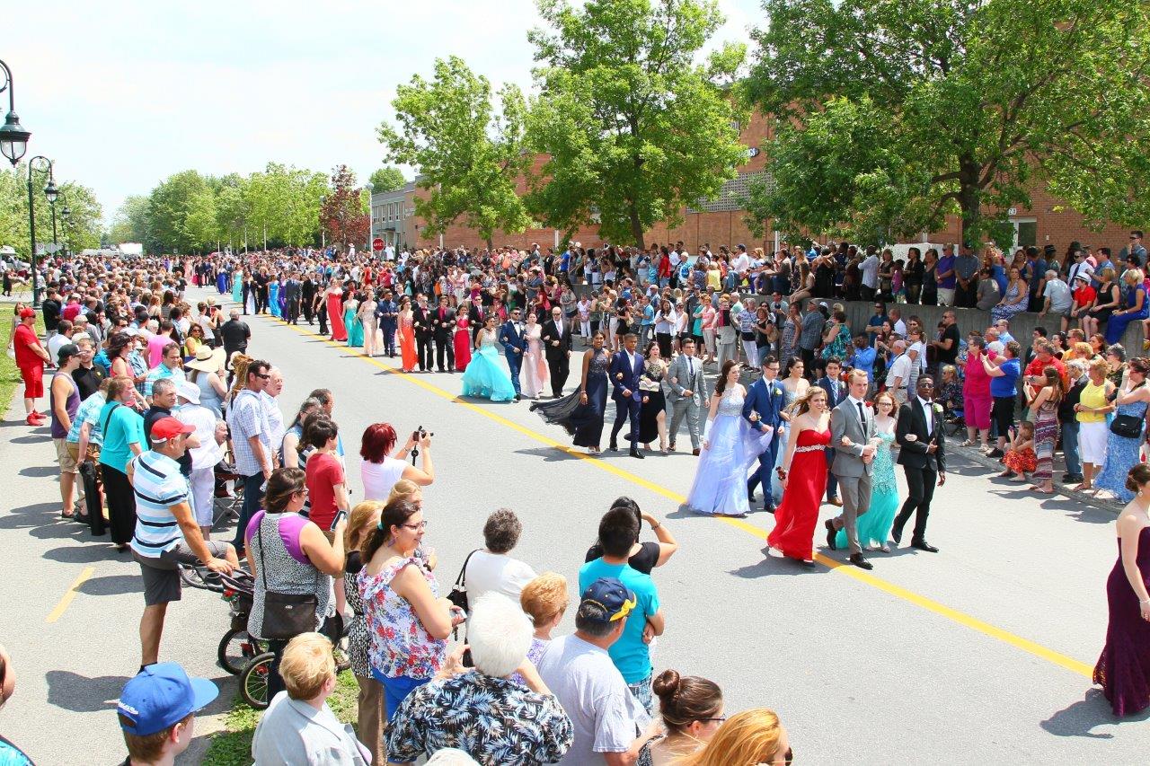 Image illustrant l'article: HSB students will have a drive-through graduation ceremony