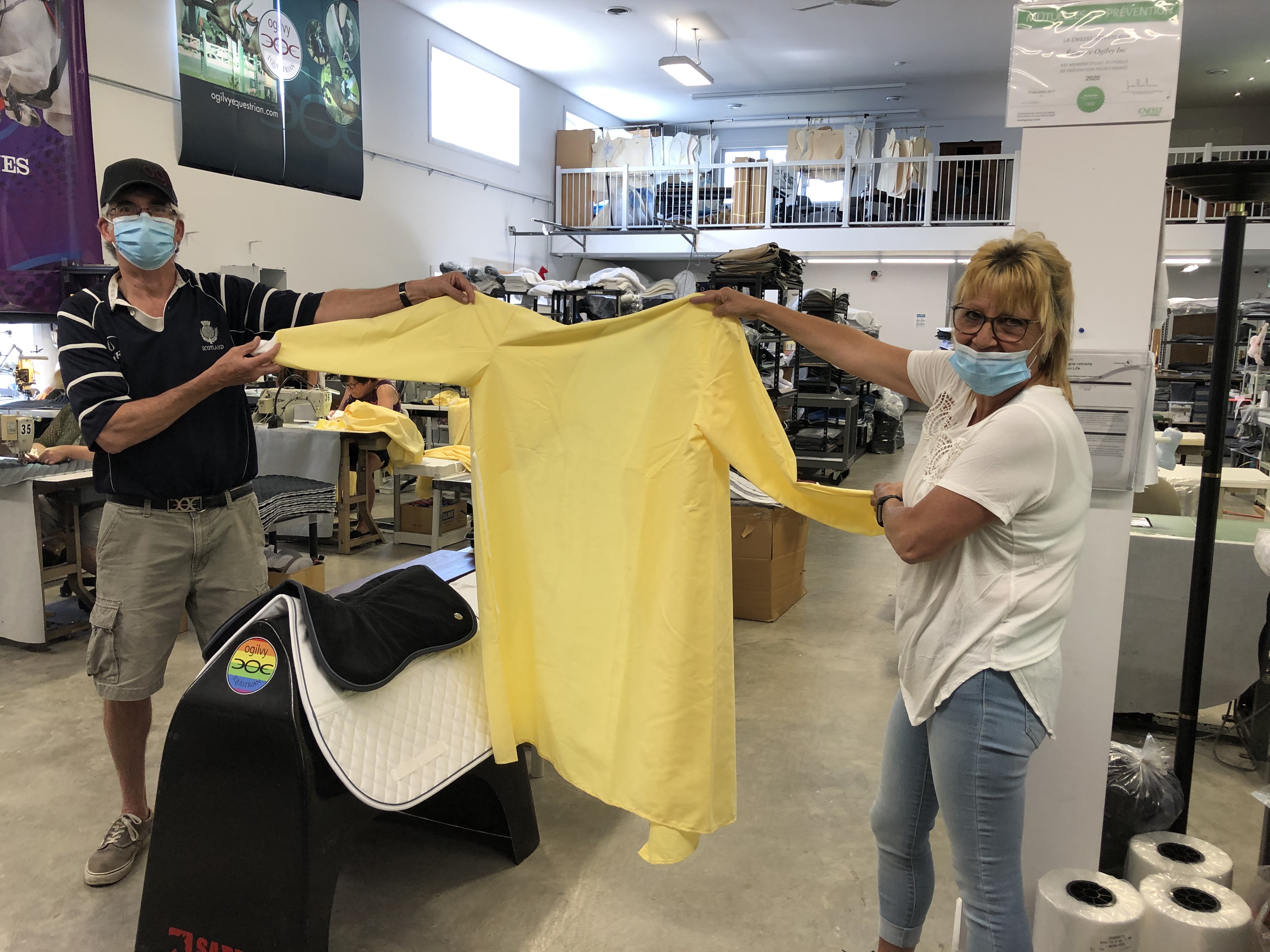 Image illustrant l'article: Une entreprise de Léry fabrique des blouses médicales