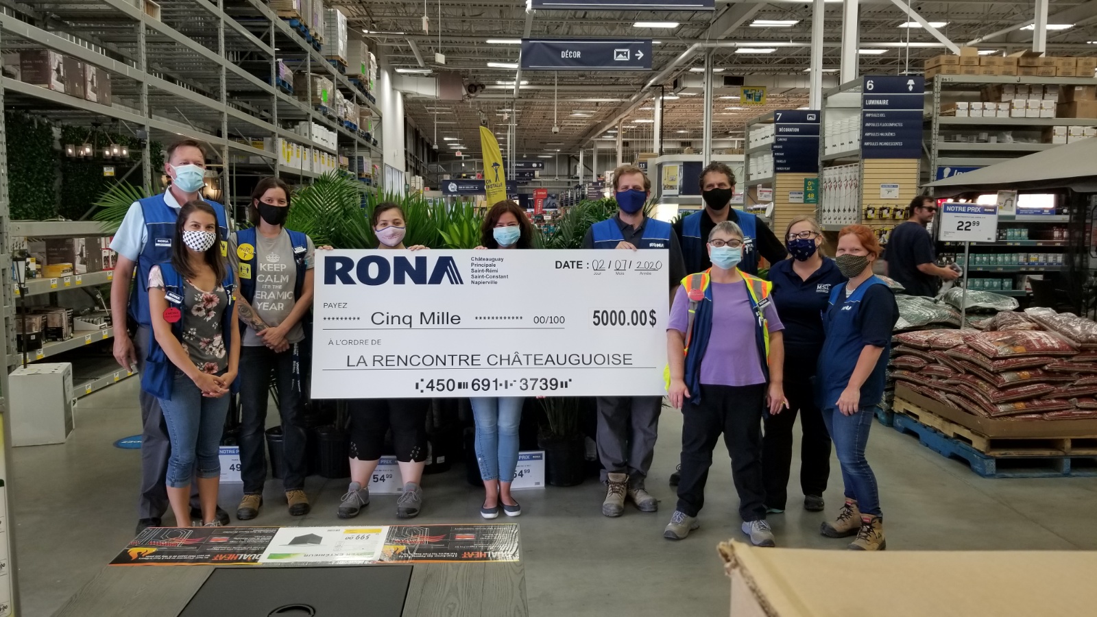 Rona donne 5000 $ à la Rencontre châteauguoise
