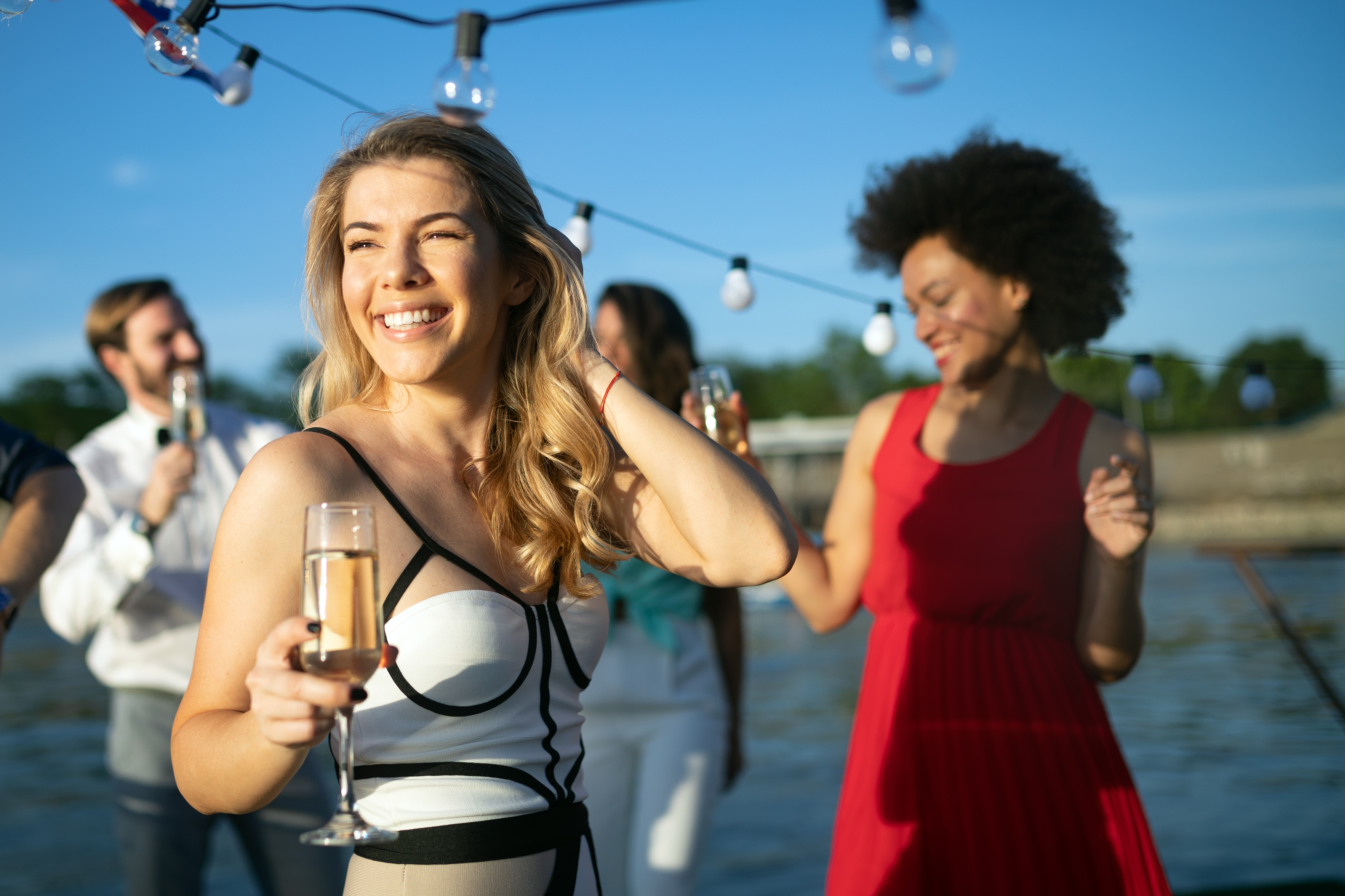 Image illustrant l'article: Les rassemblements privés responsables de la hausse des cas et non les bars