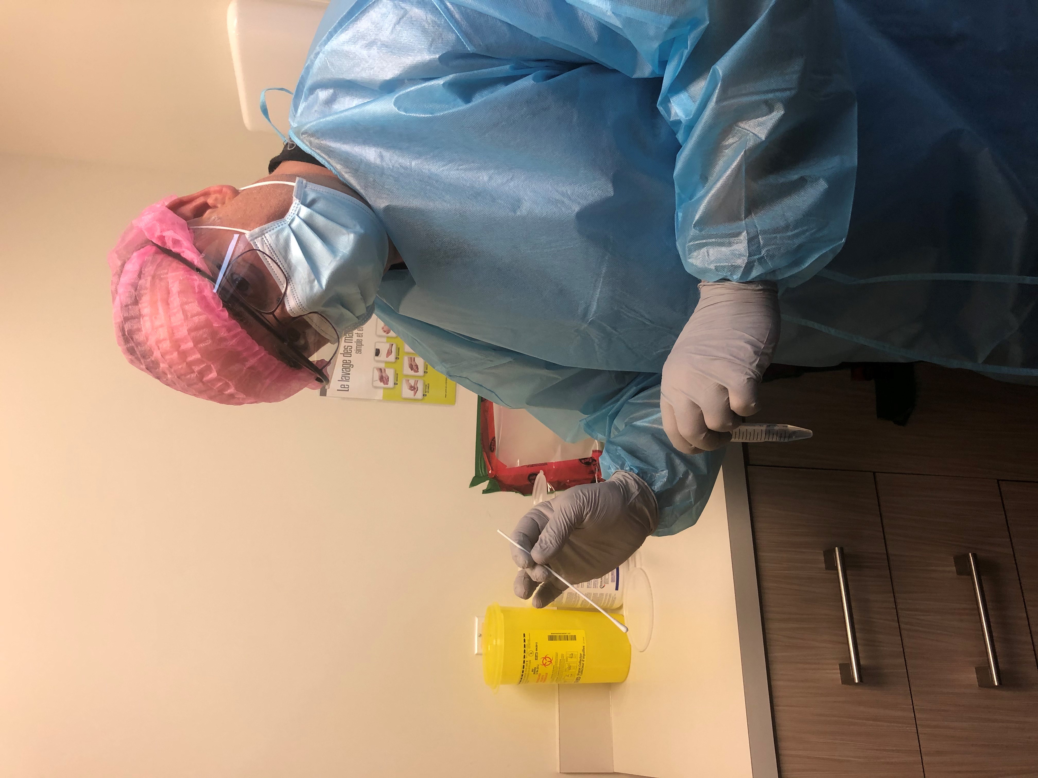 Paramédics en clinique de dépistage: aider autrement