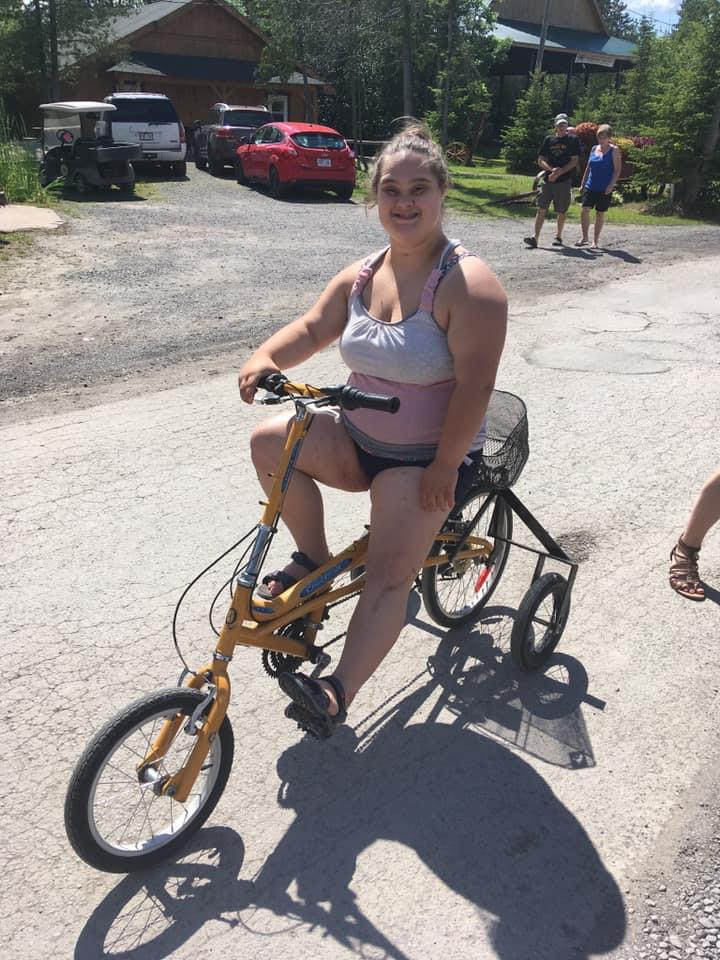 Dévastée par le vol de son vélo adapté