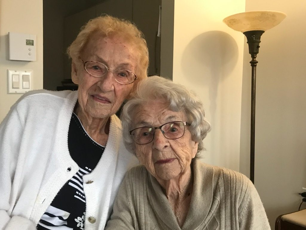 Sous un même toit depuis un an, deux sœurs ont célébré leurs 100 et 104 ans