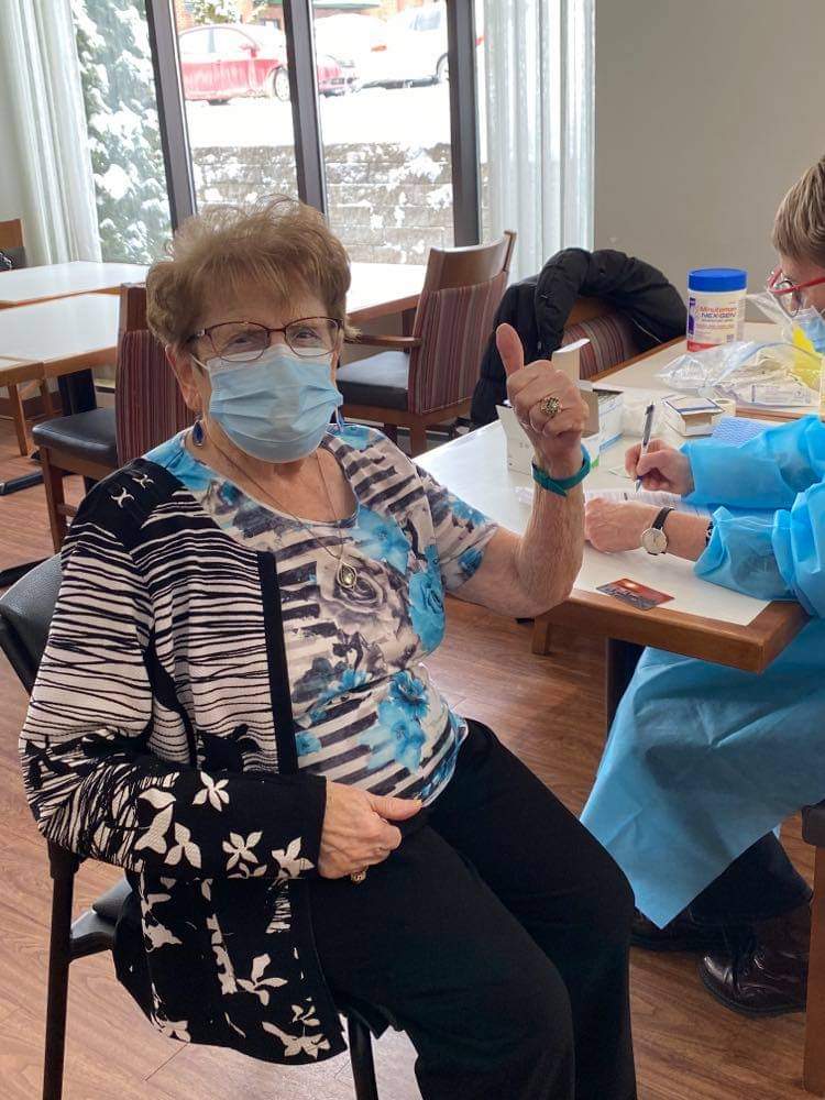COVID-19 : la vaccination commence en résidence privée