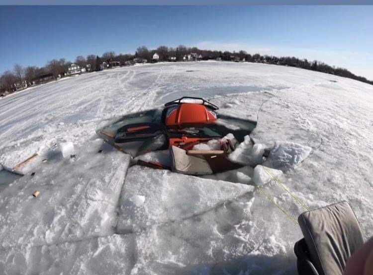 Image illustrant l'article: La glace du lac St-Louis cède sous un VTT