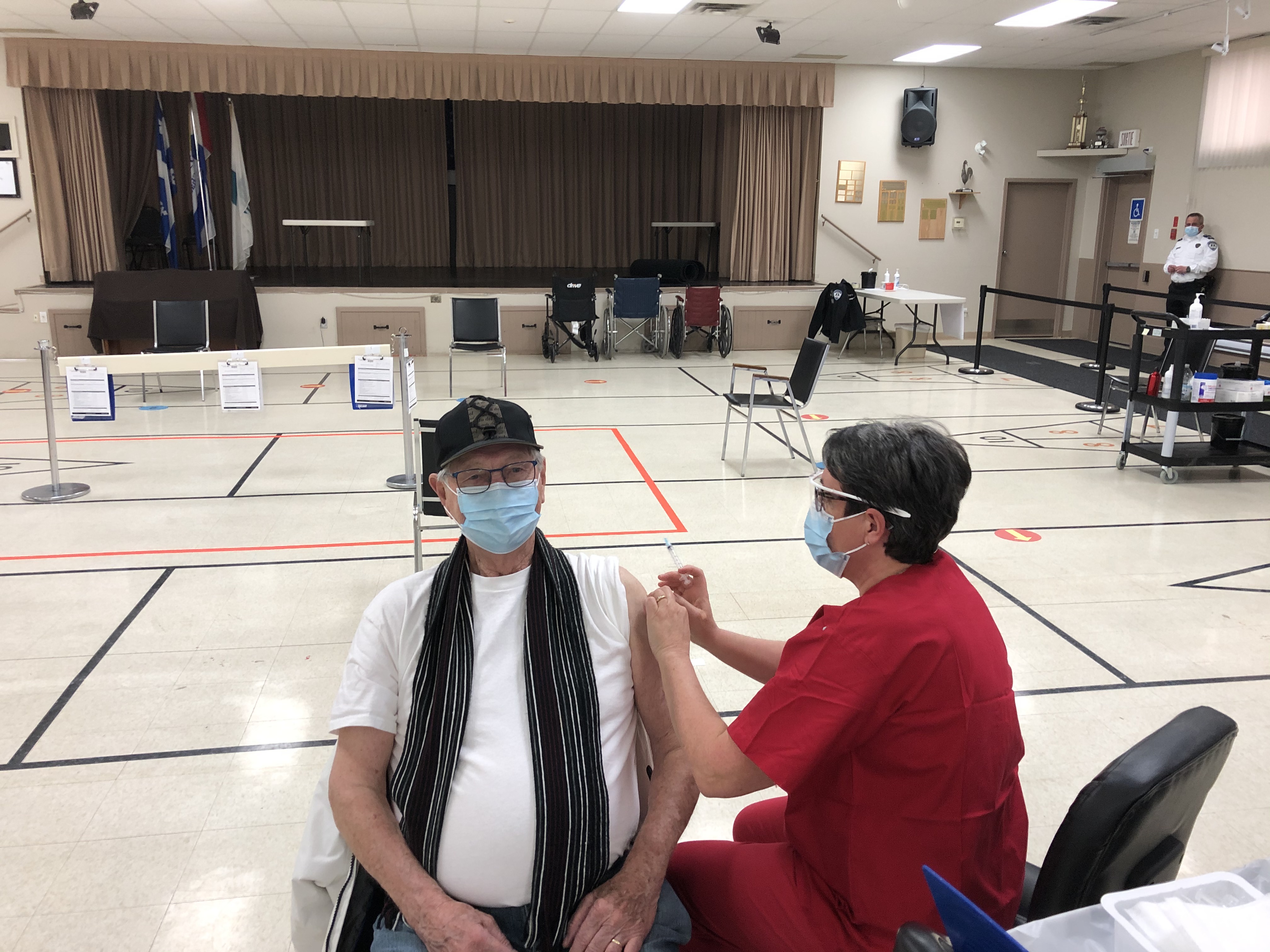Au coeur de la clinique de vaccination de Châteauguay